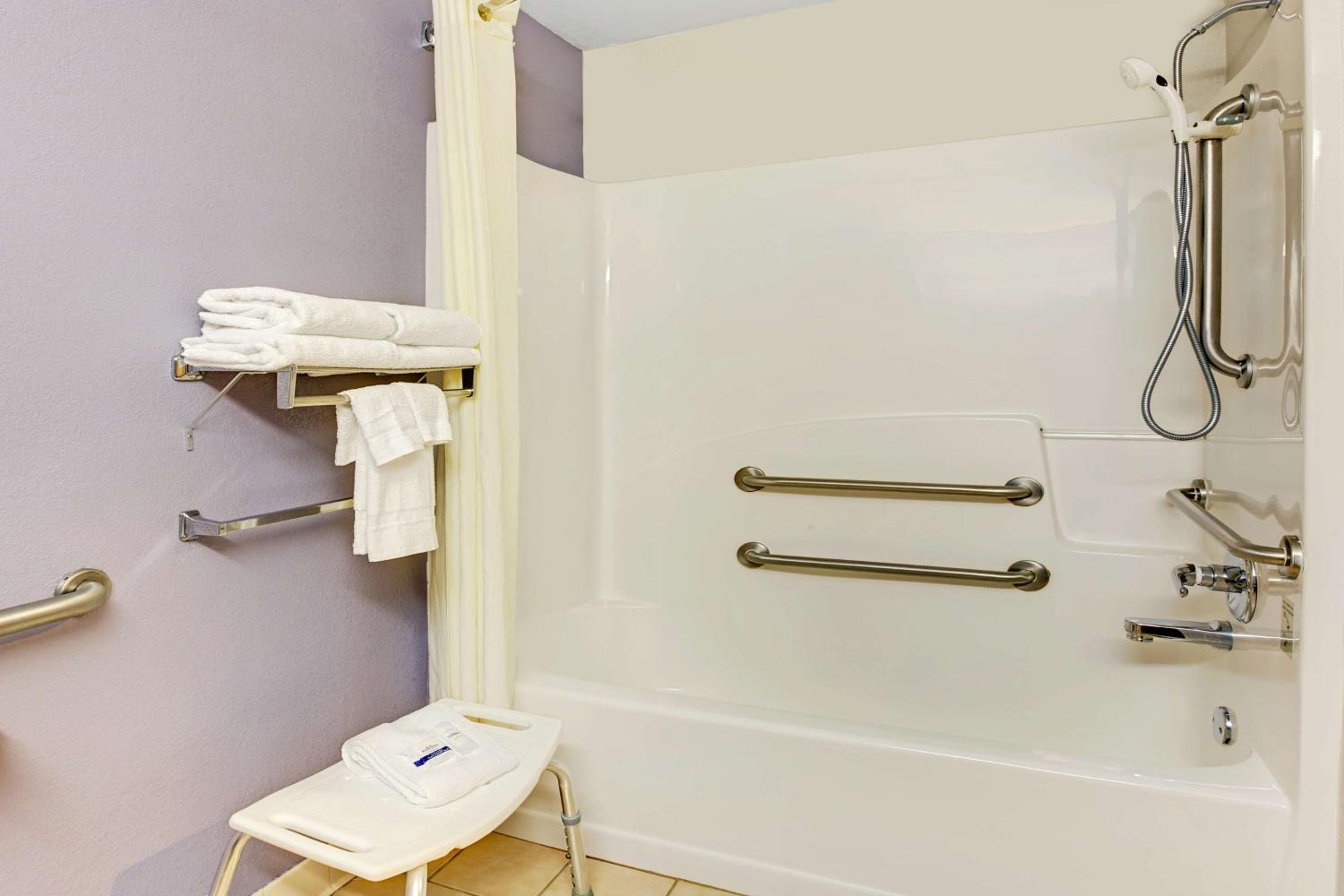Queen Room - Disability Access/Non-Smoking - Photo 3