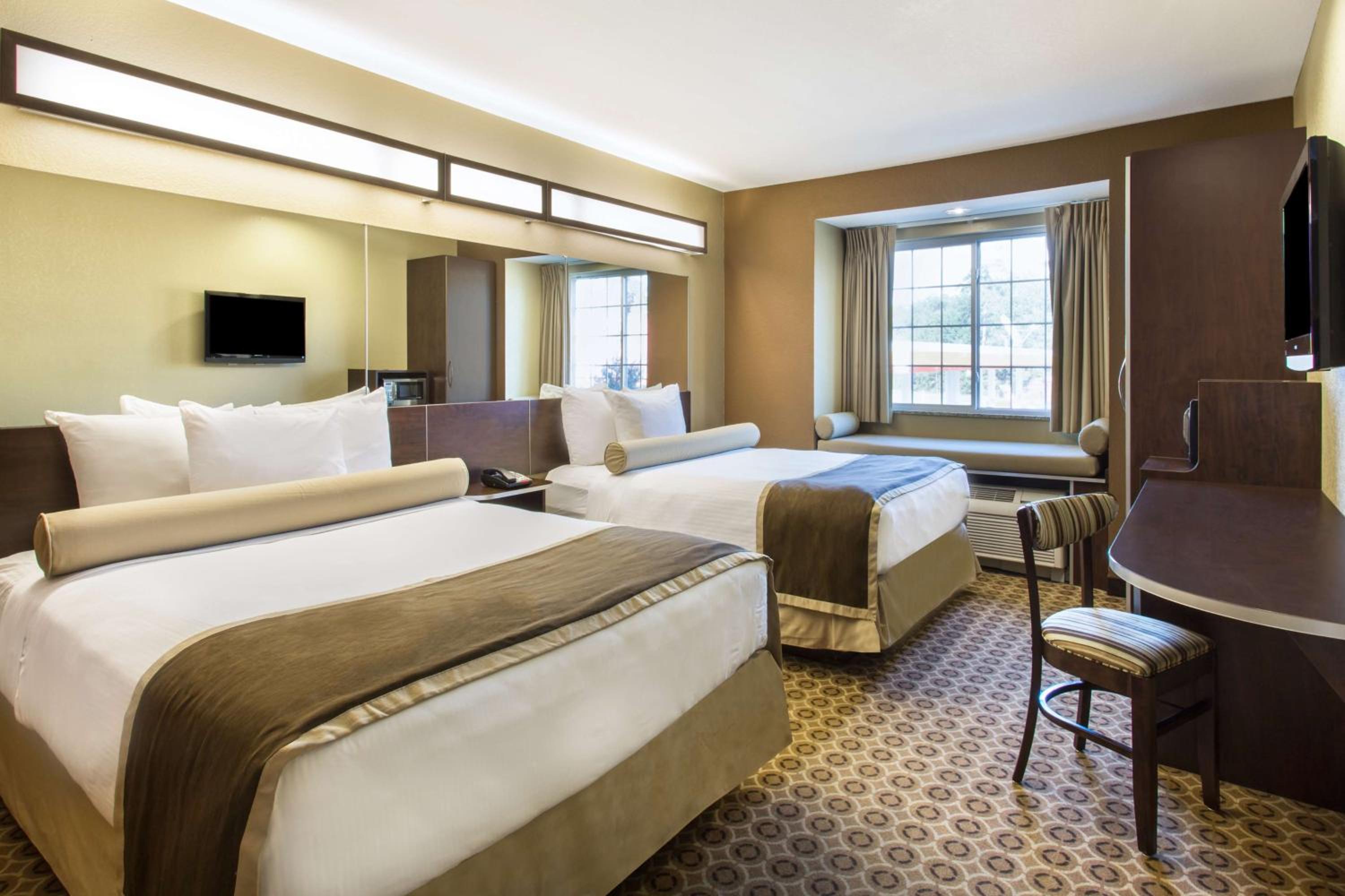 Queen Room with Two Queen Beds - Non-Smoking - Photo 1