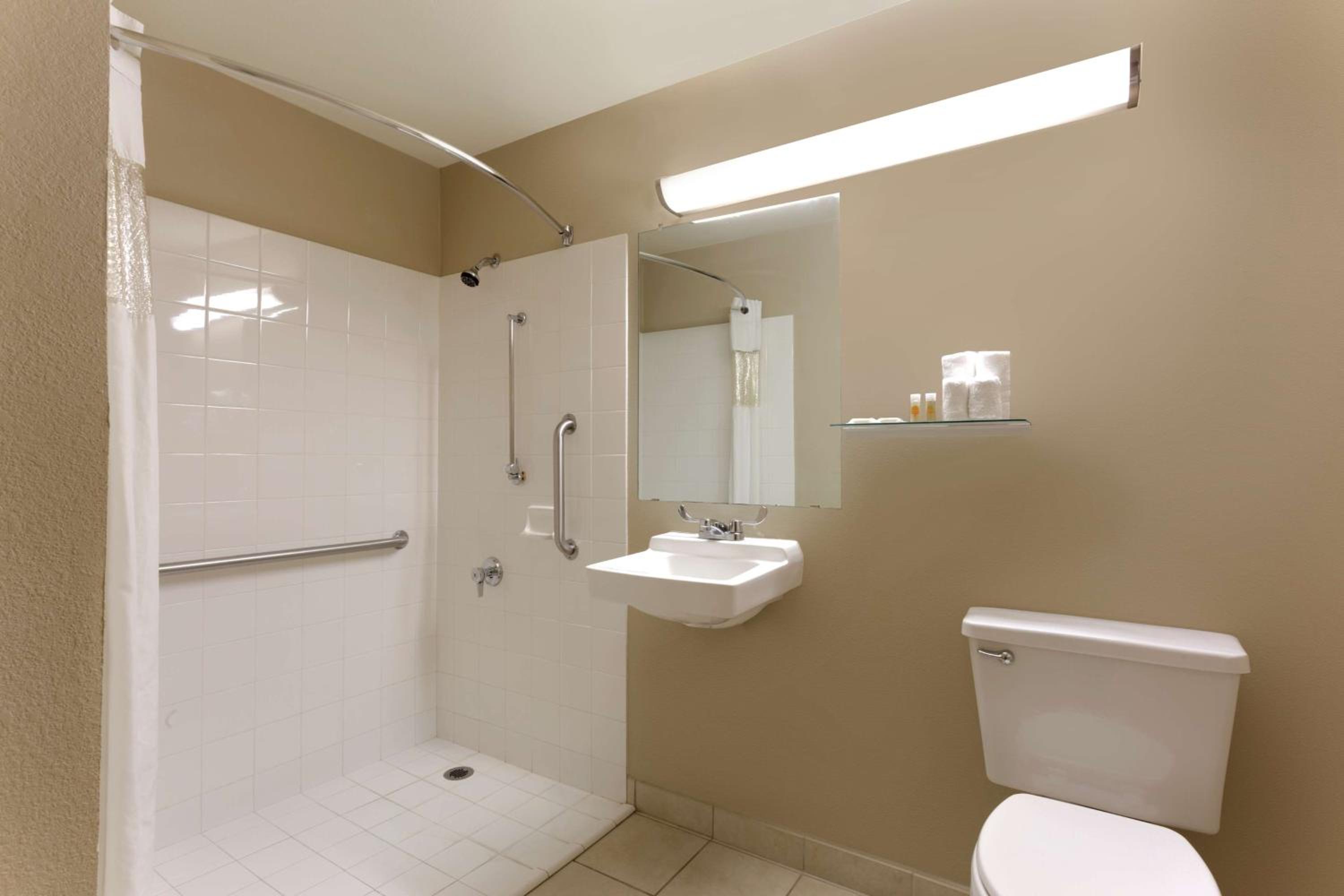 Queen Room - Disability Access - Non-Smoking