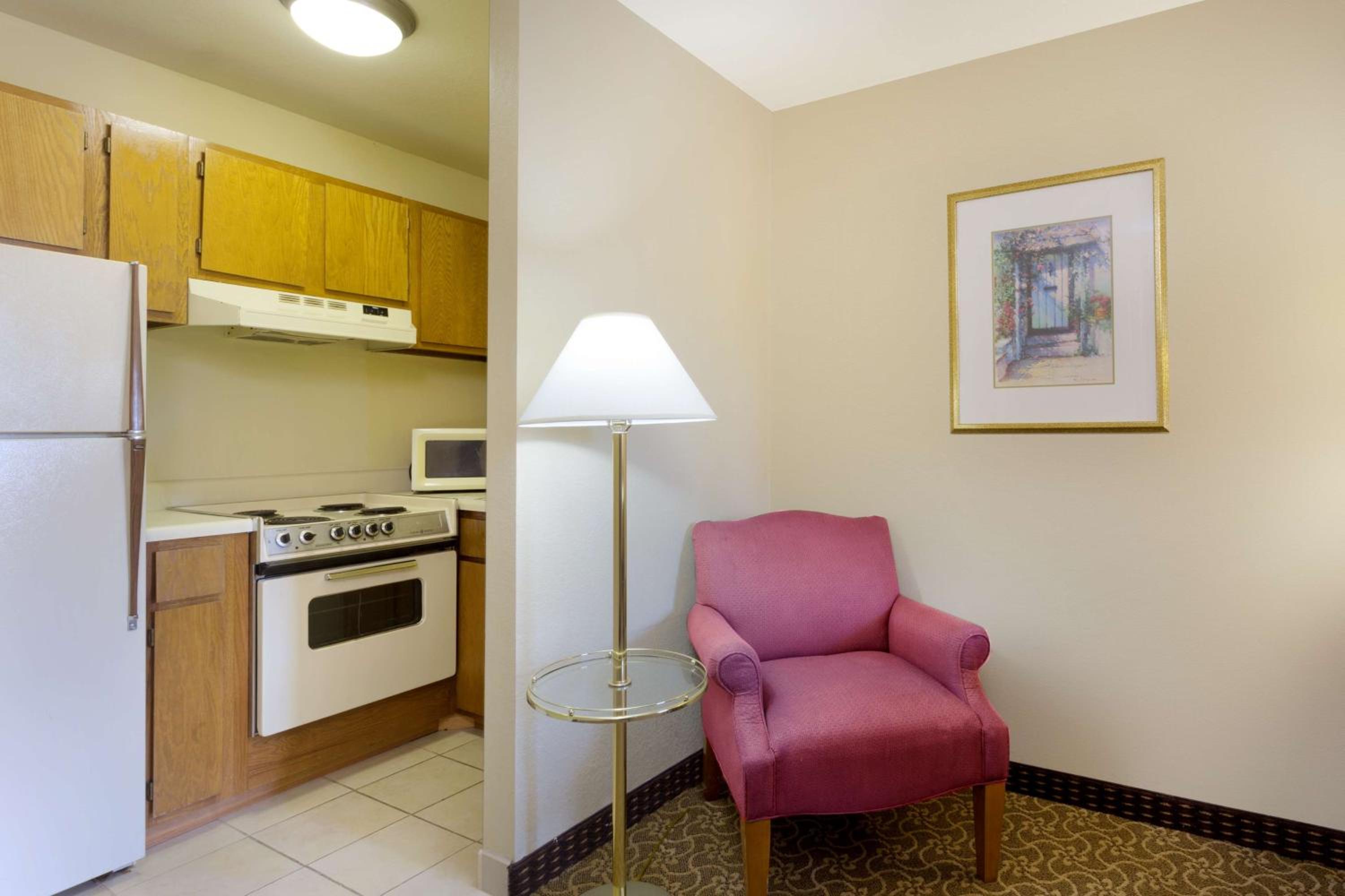 One-Bedroom Suite with Two Queen Beds - Non-Smoking photo 3