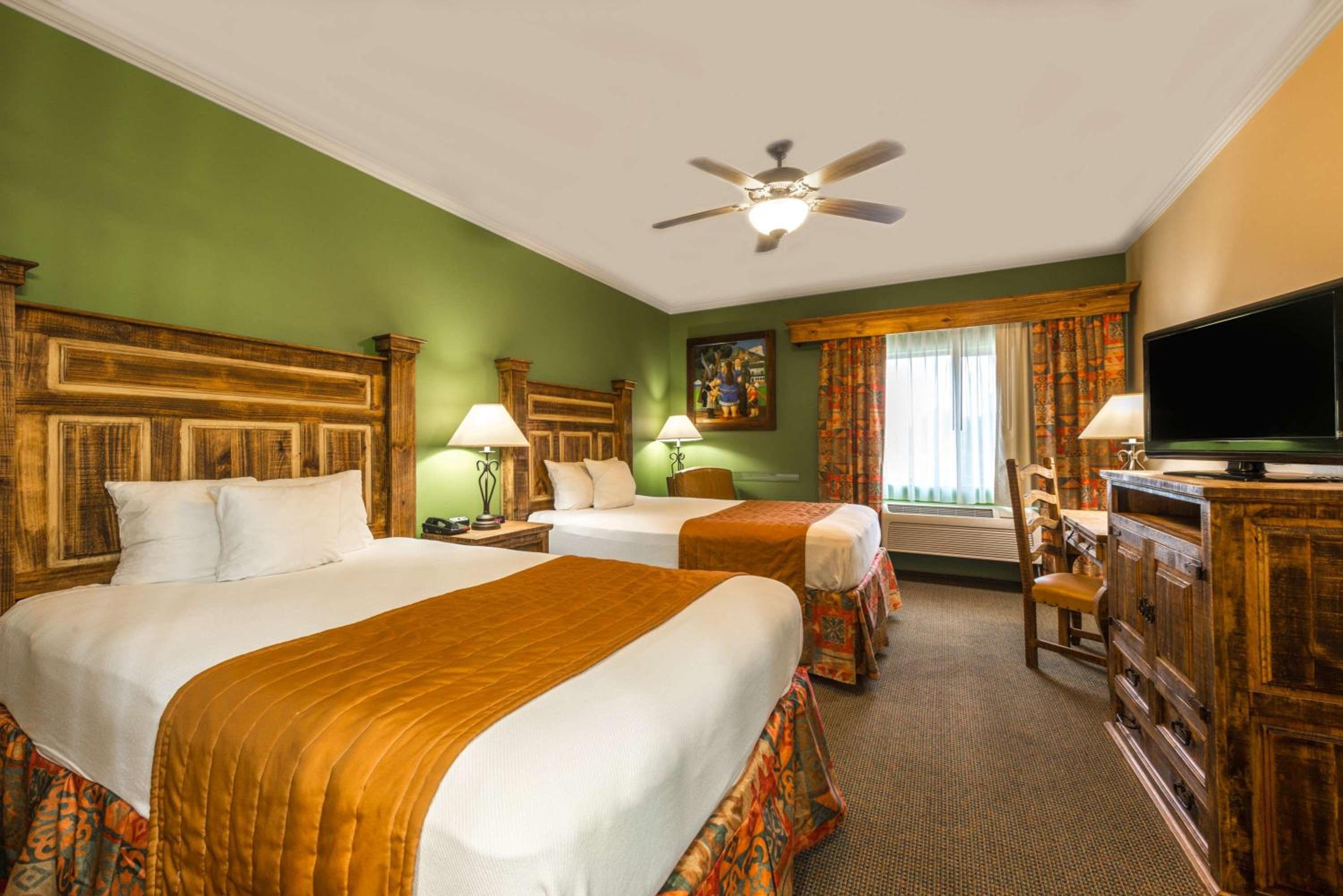 Standard Room with Two Double Beds - Non-Smoking - Photo 8
