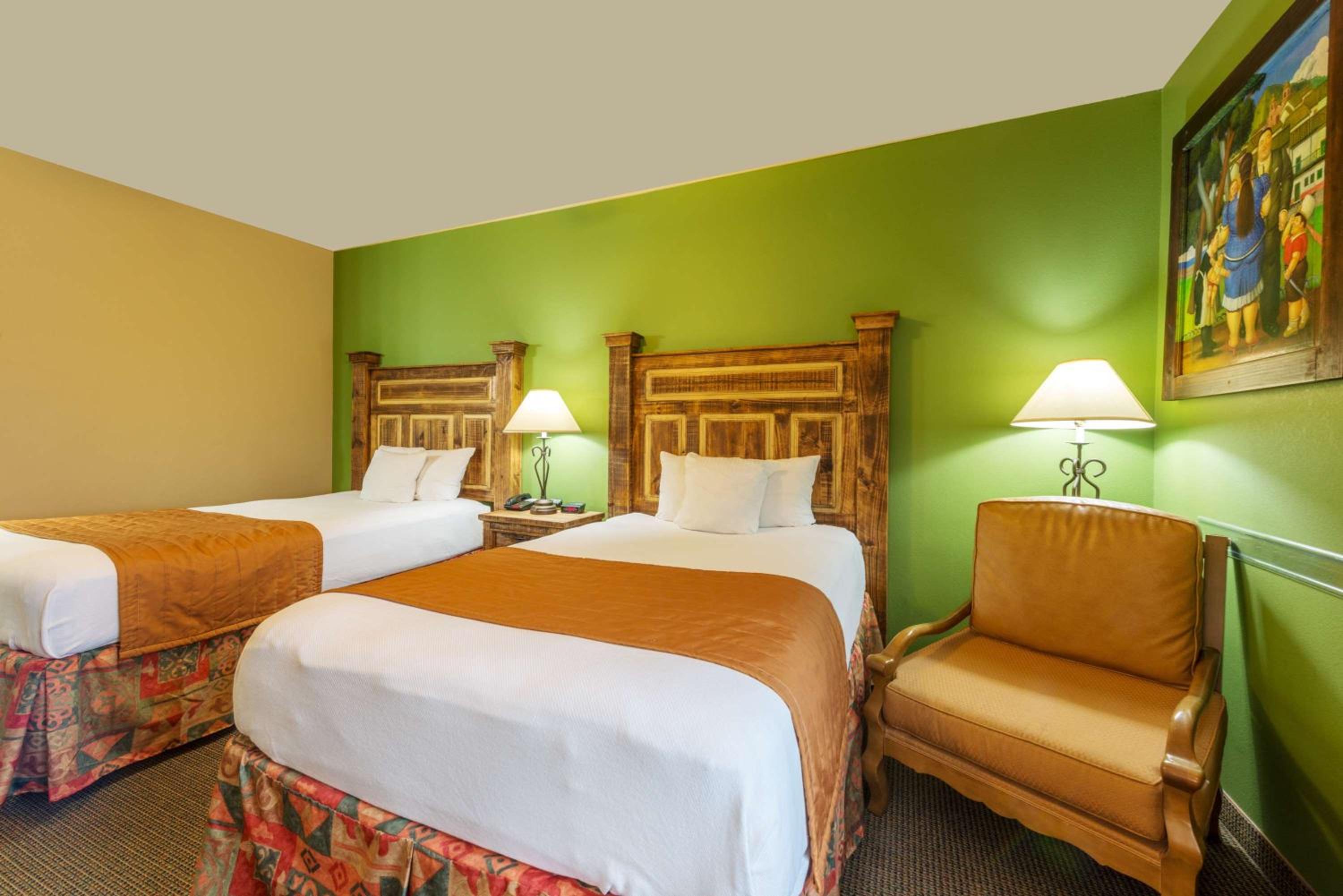 Standard Room with Two Double Beds - Non-Smoking - Photo 7