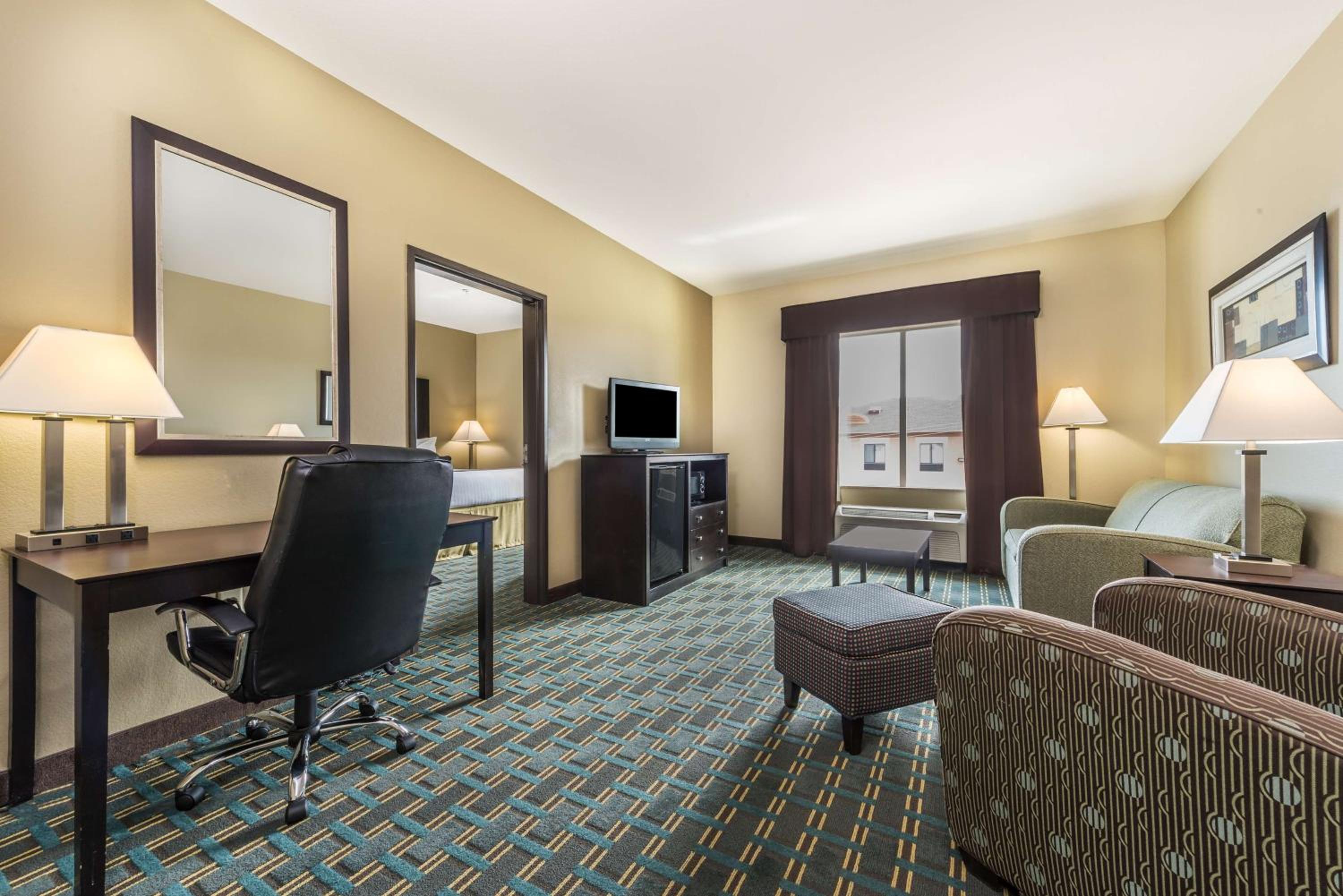 One-Bedroom King Suite - Non-Smoking