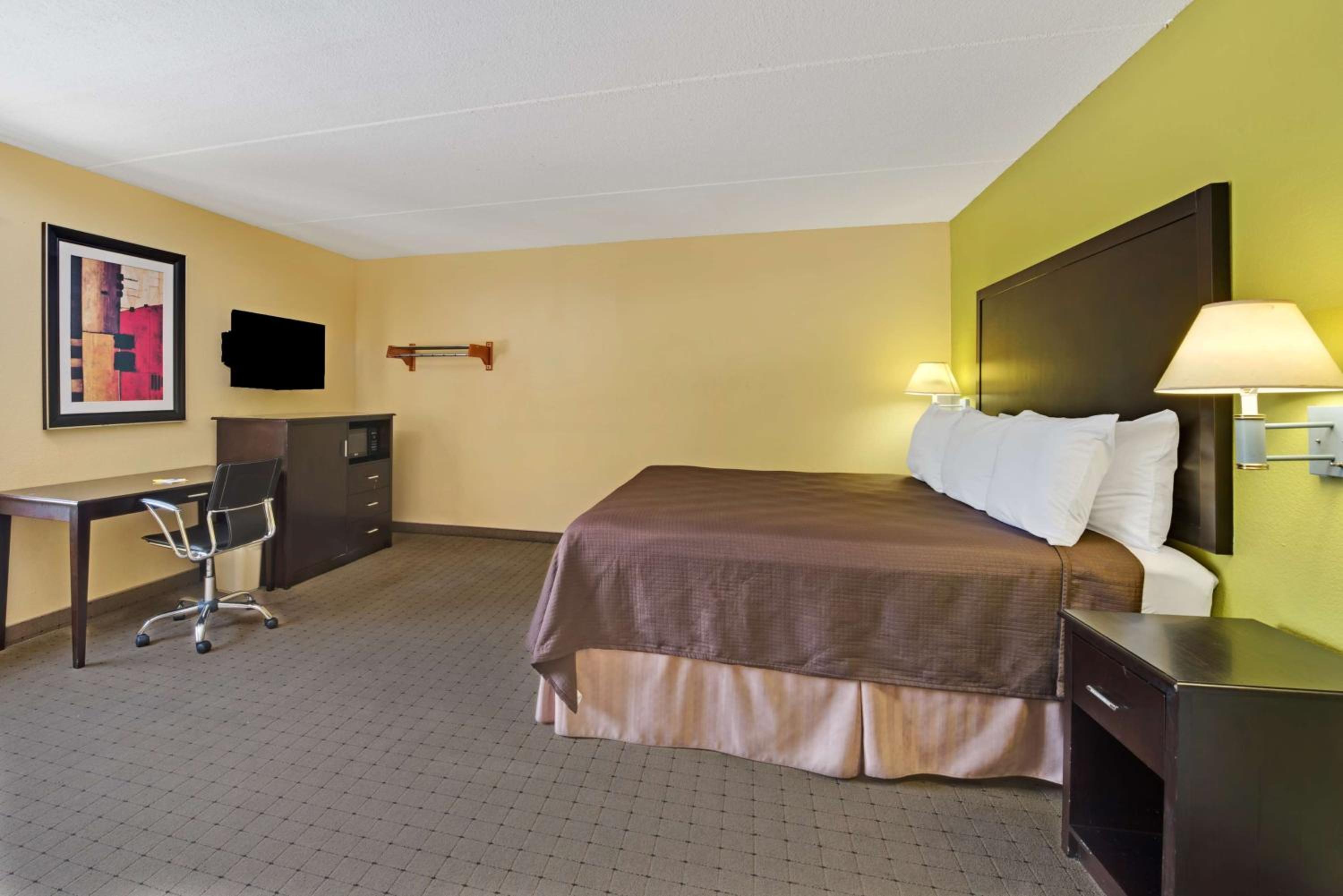 King Suite - Non-Smoking - Photo 1