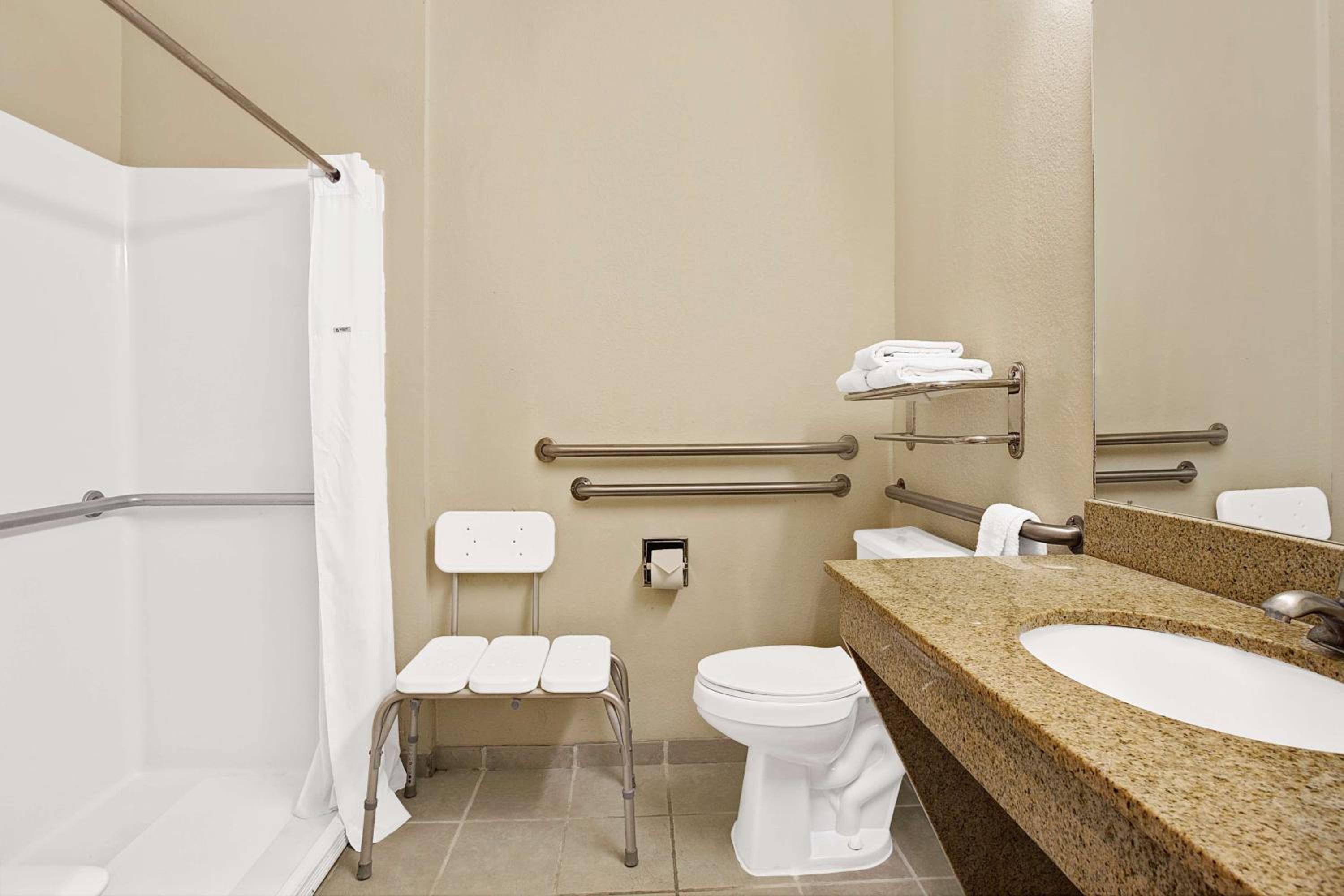King Room - Disability Access - Non-Smoking - Photo 7