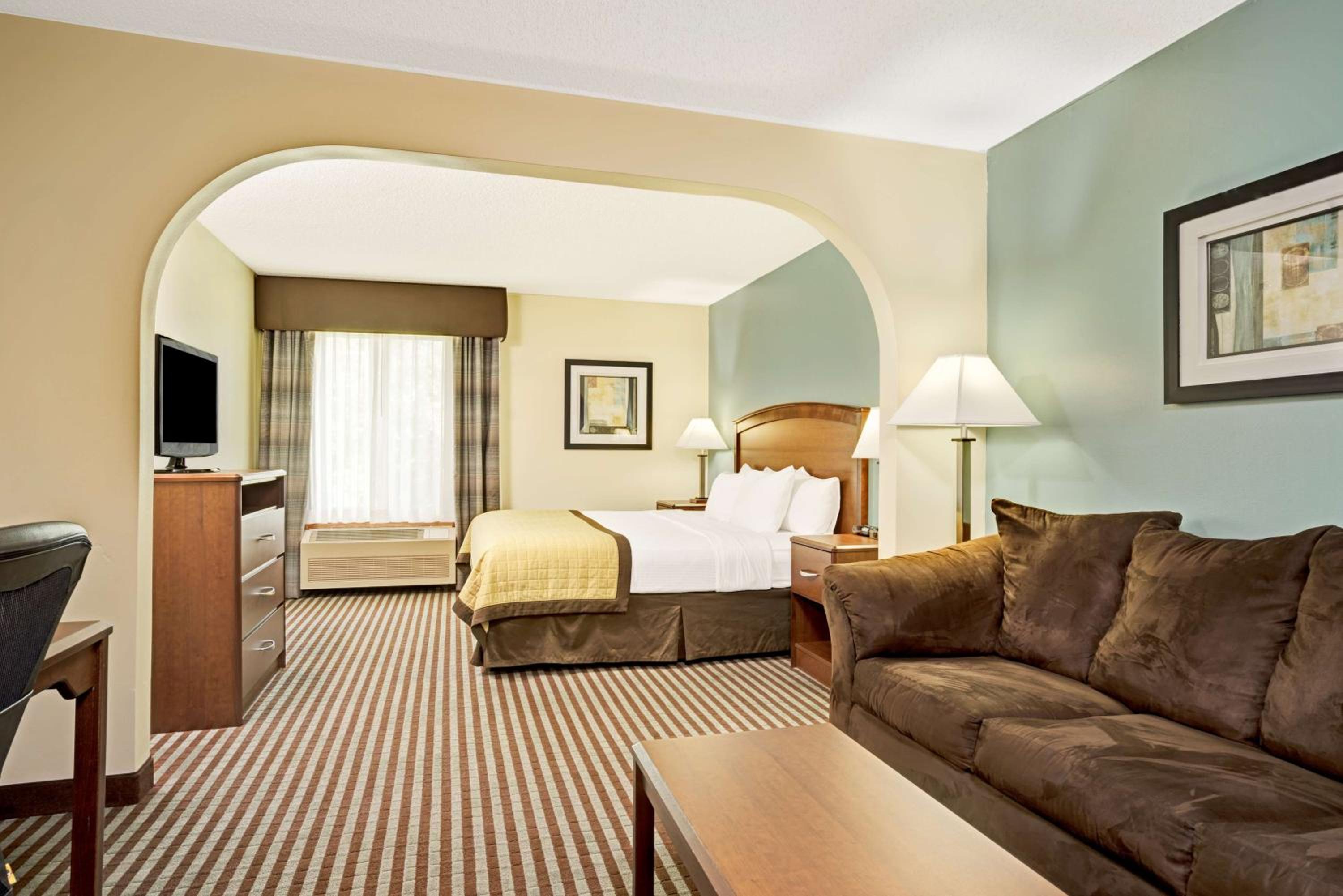 Deluxe King Studio Suite - Non-Smoking - Photo 1