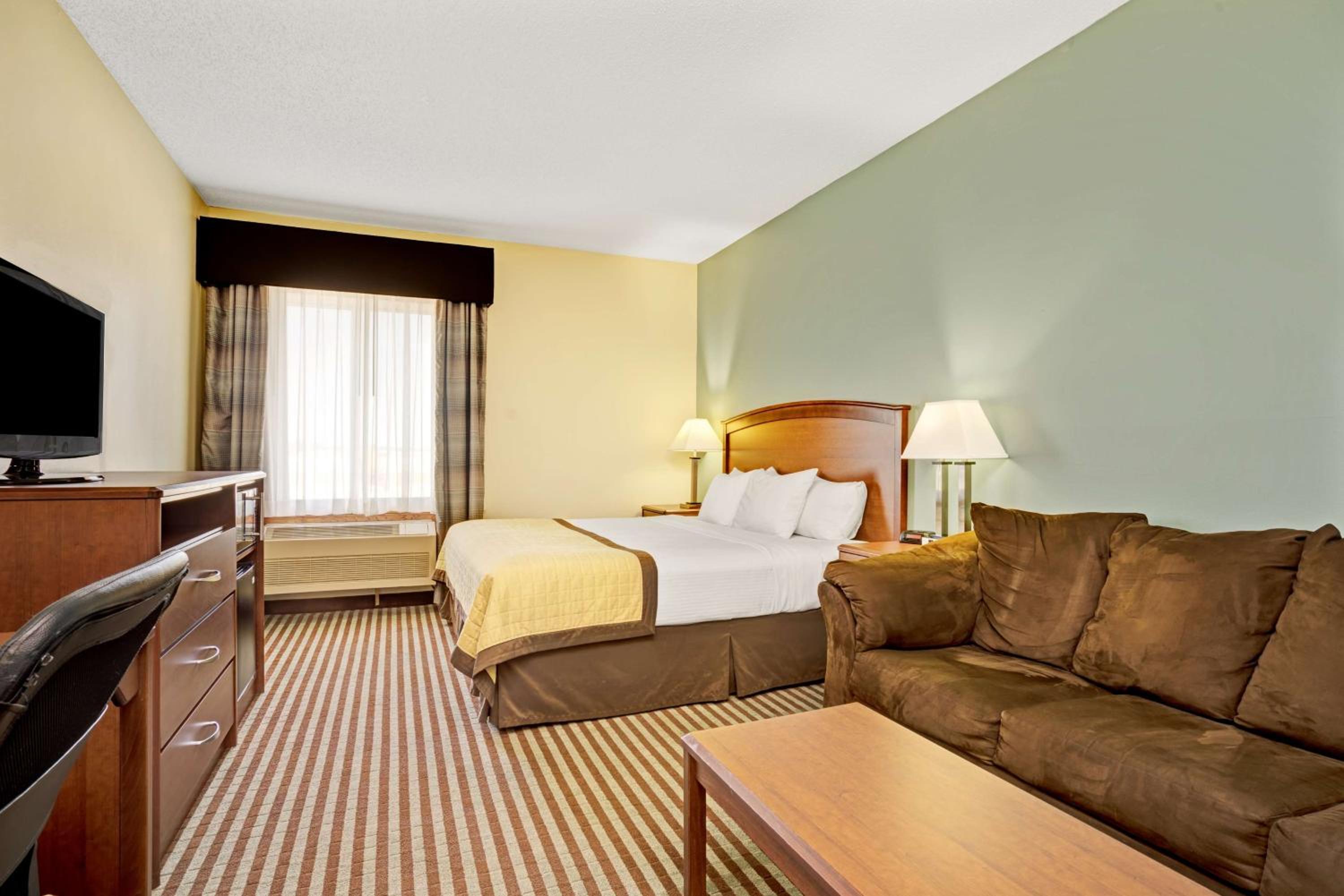 Studio Suite with Two Queen Beds - Non-Smoking - Photo 3