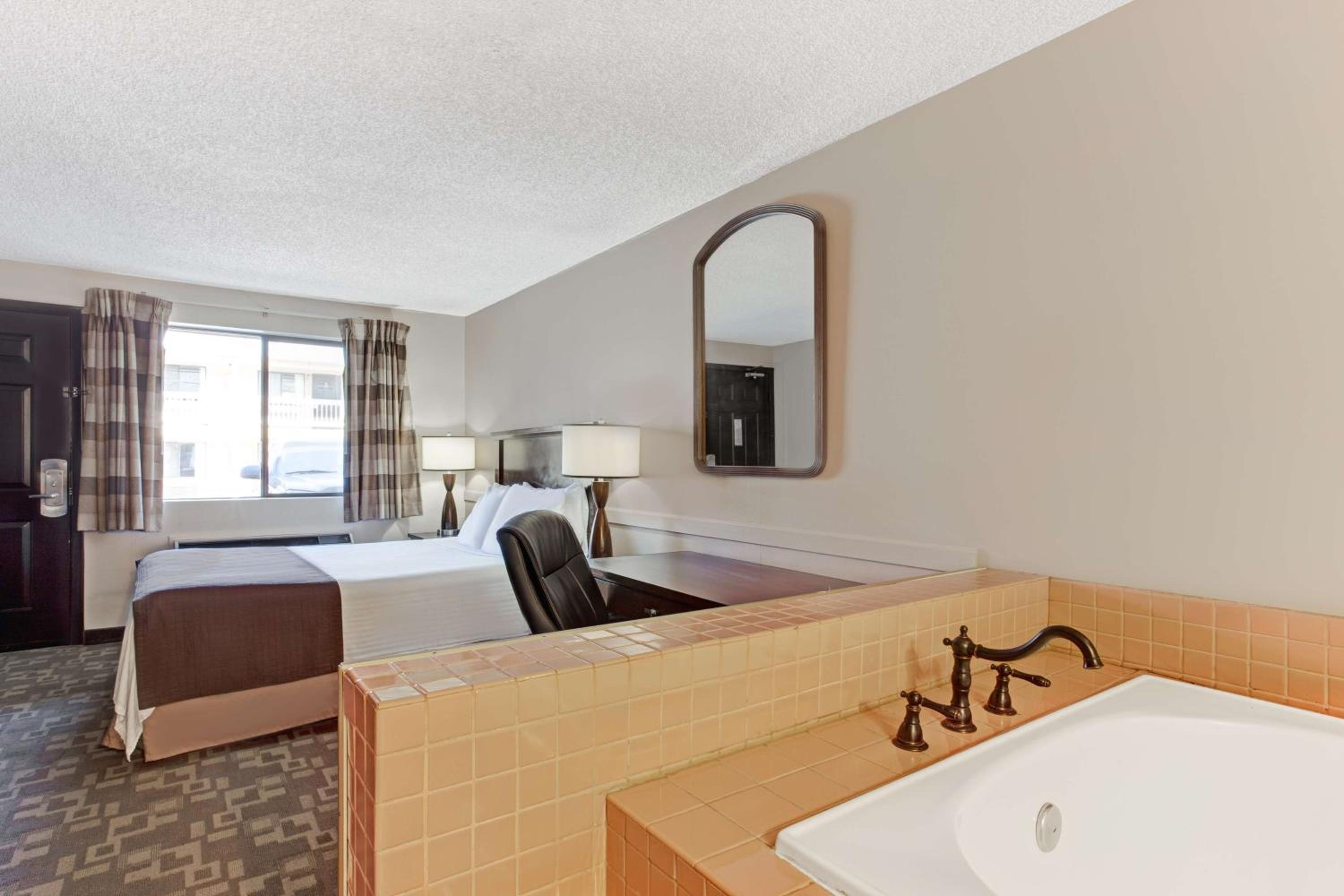 Deluxe Queen Room