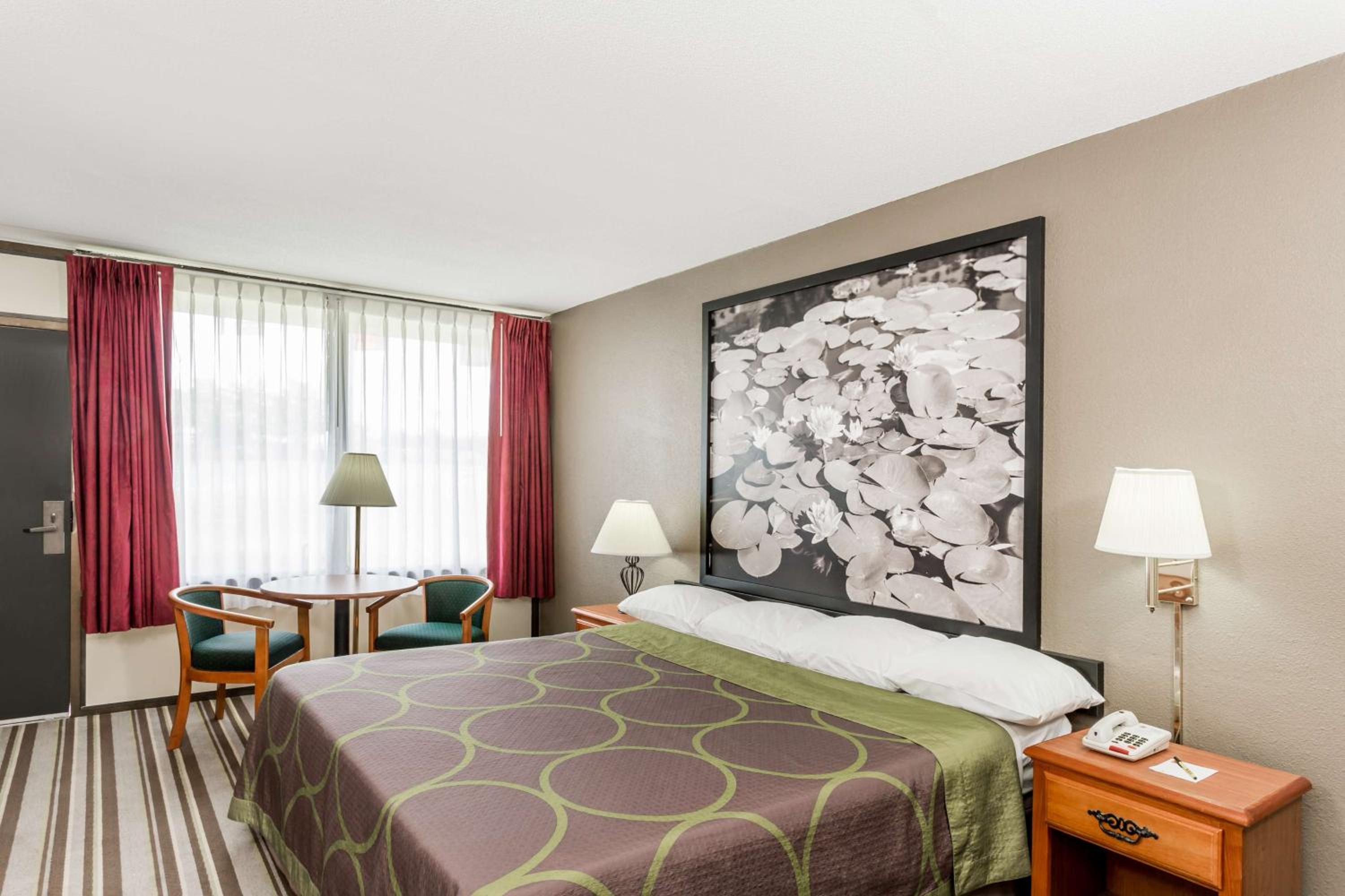 King Room - Mobility Access/Non-Smoking - Photo 11