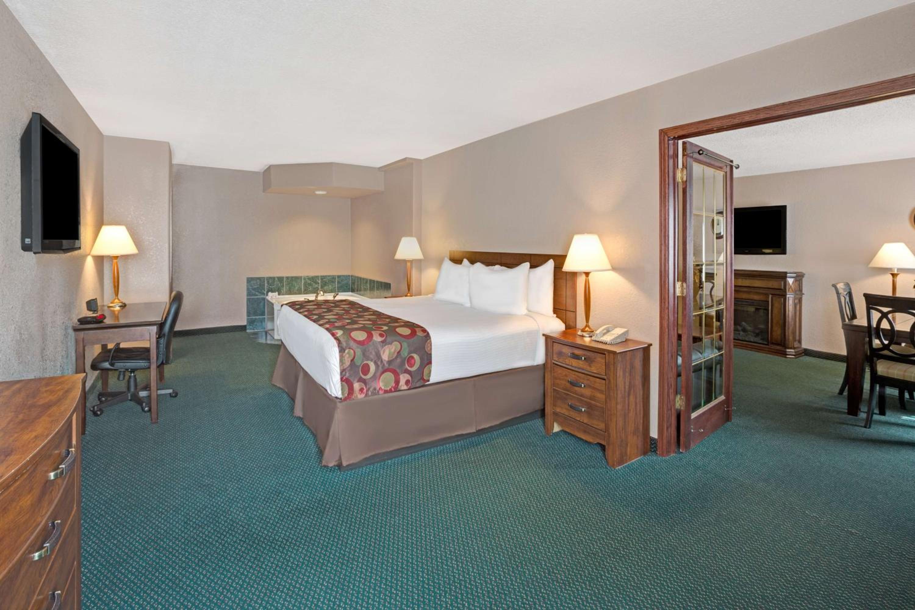 King Suite with Jetted Tub - Non-Smoking