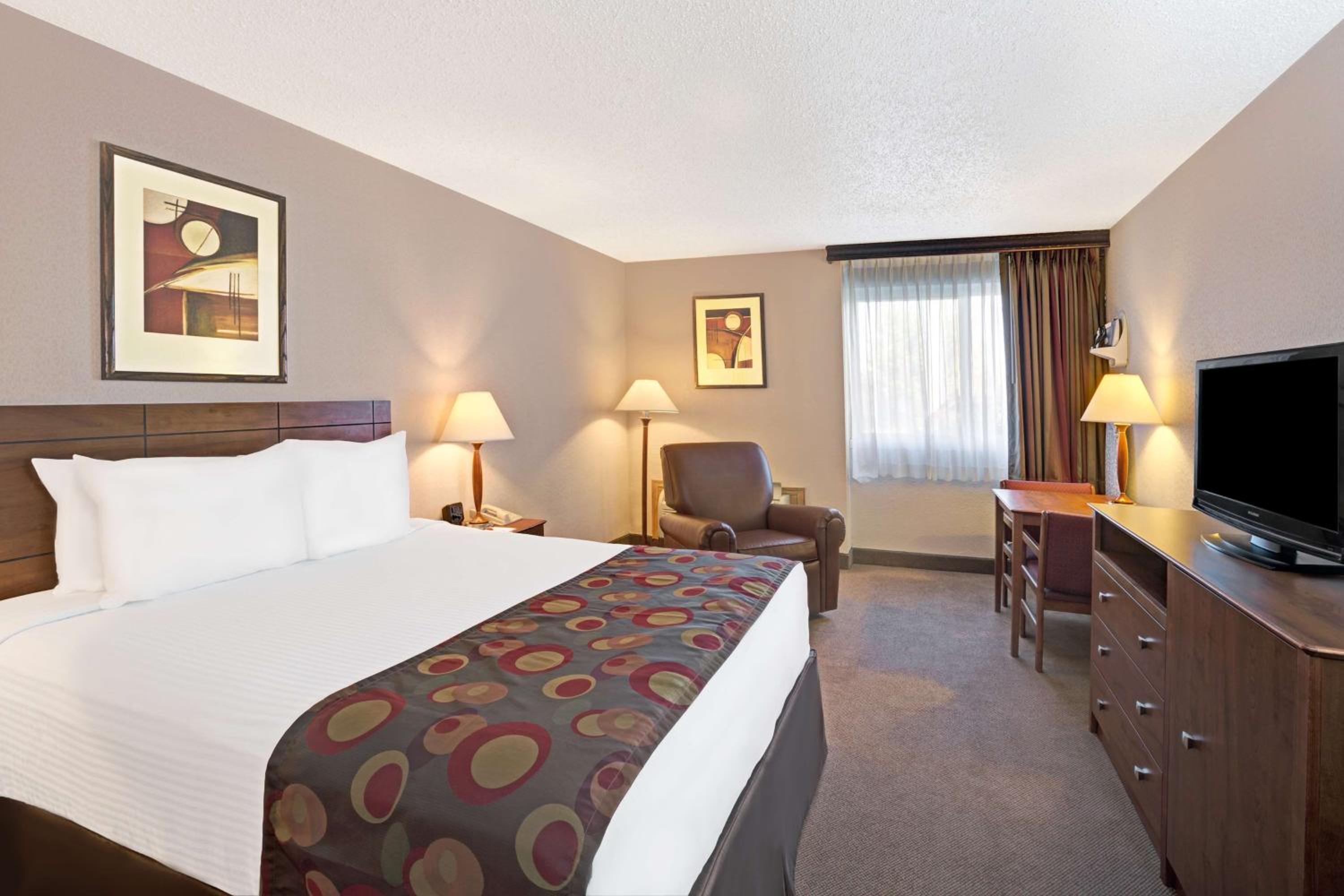 King Room - Non-Smoking photo 1