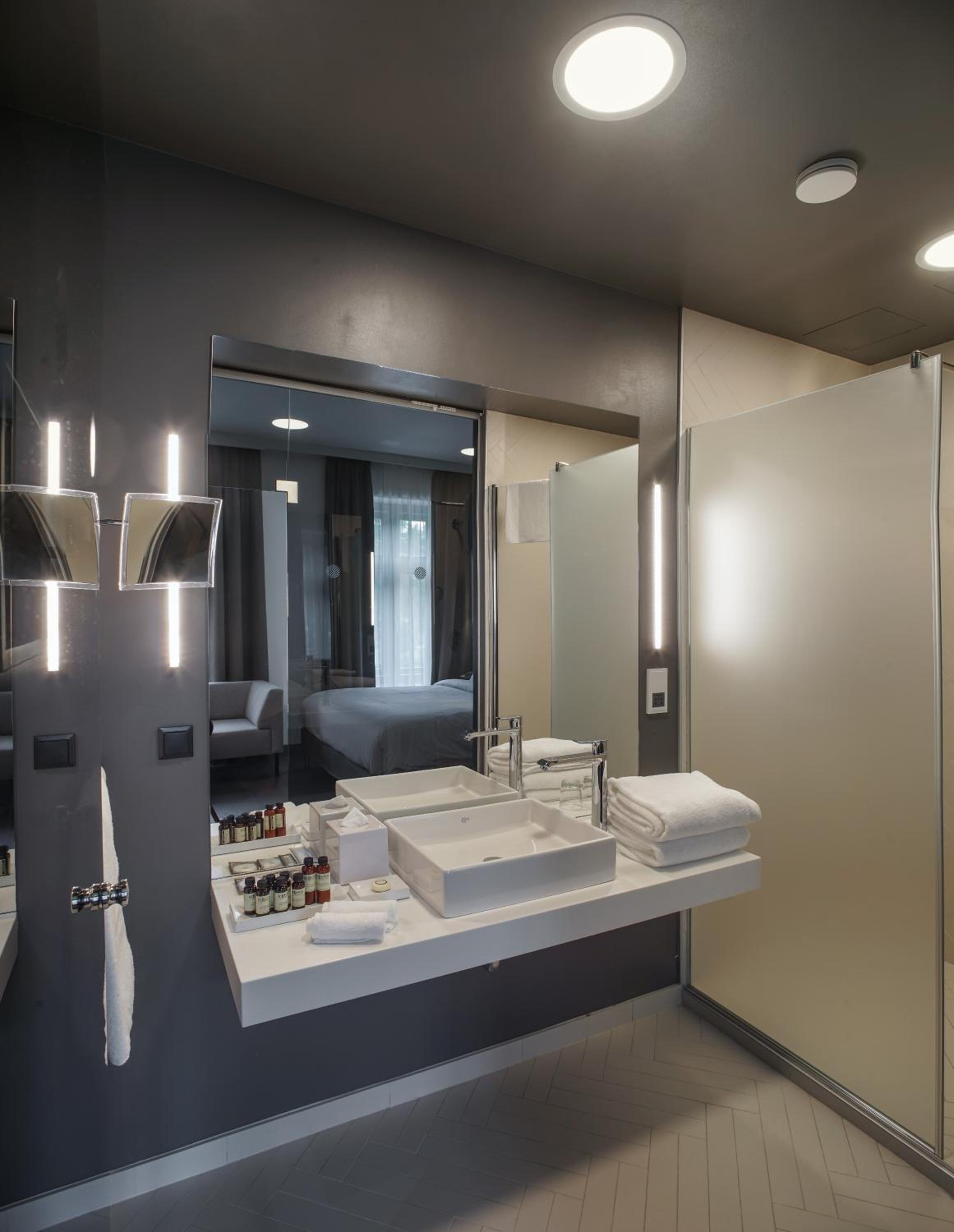 Deluxe Room - Photo 6