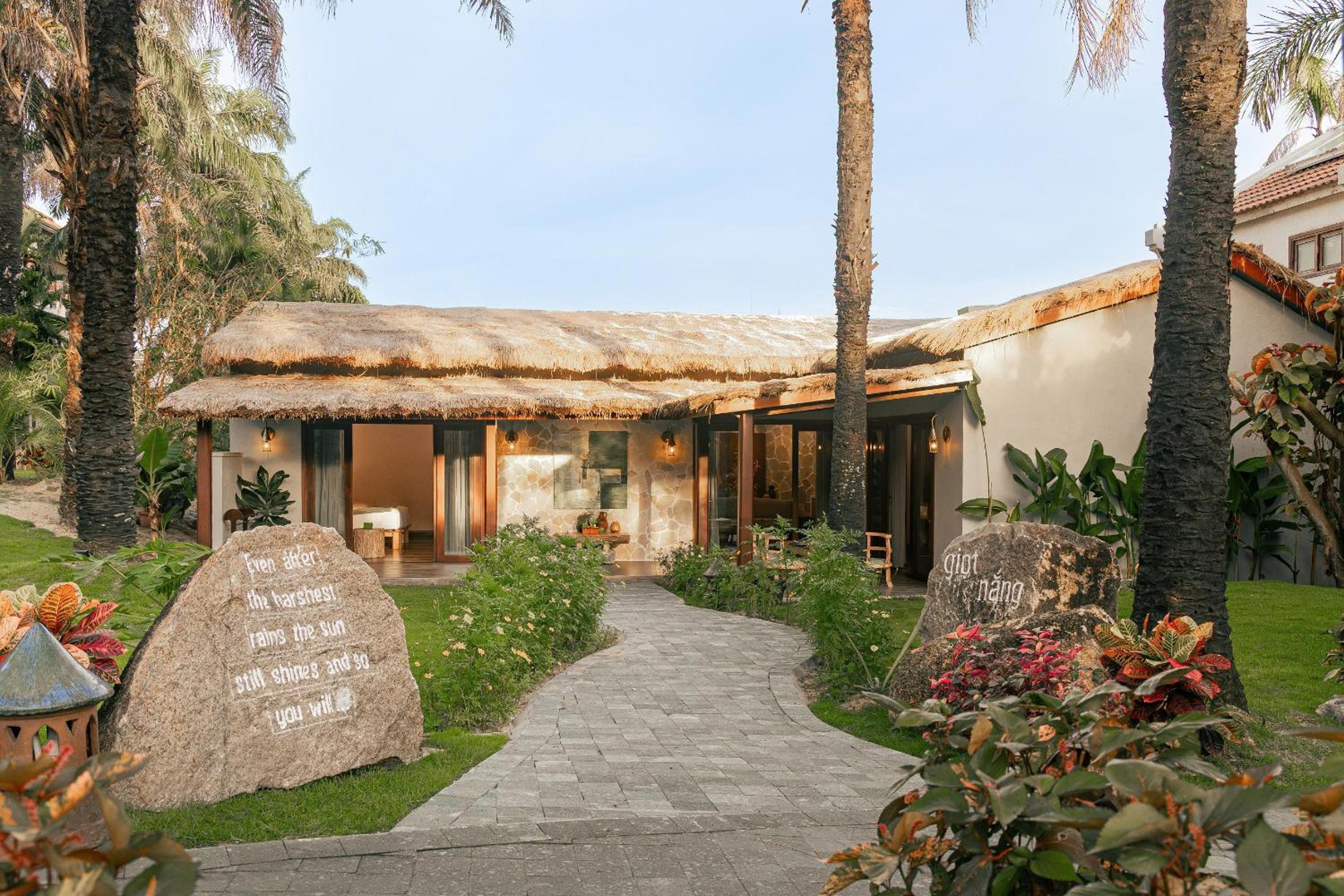 Three-Bedroom Villa - Photo 2