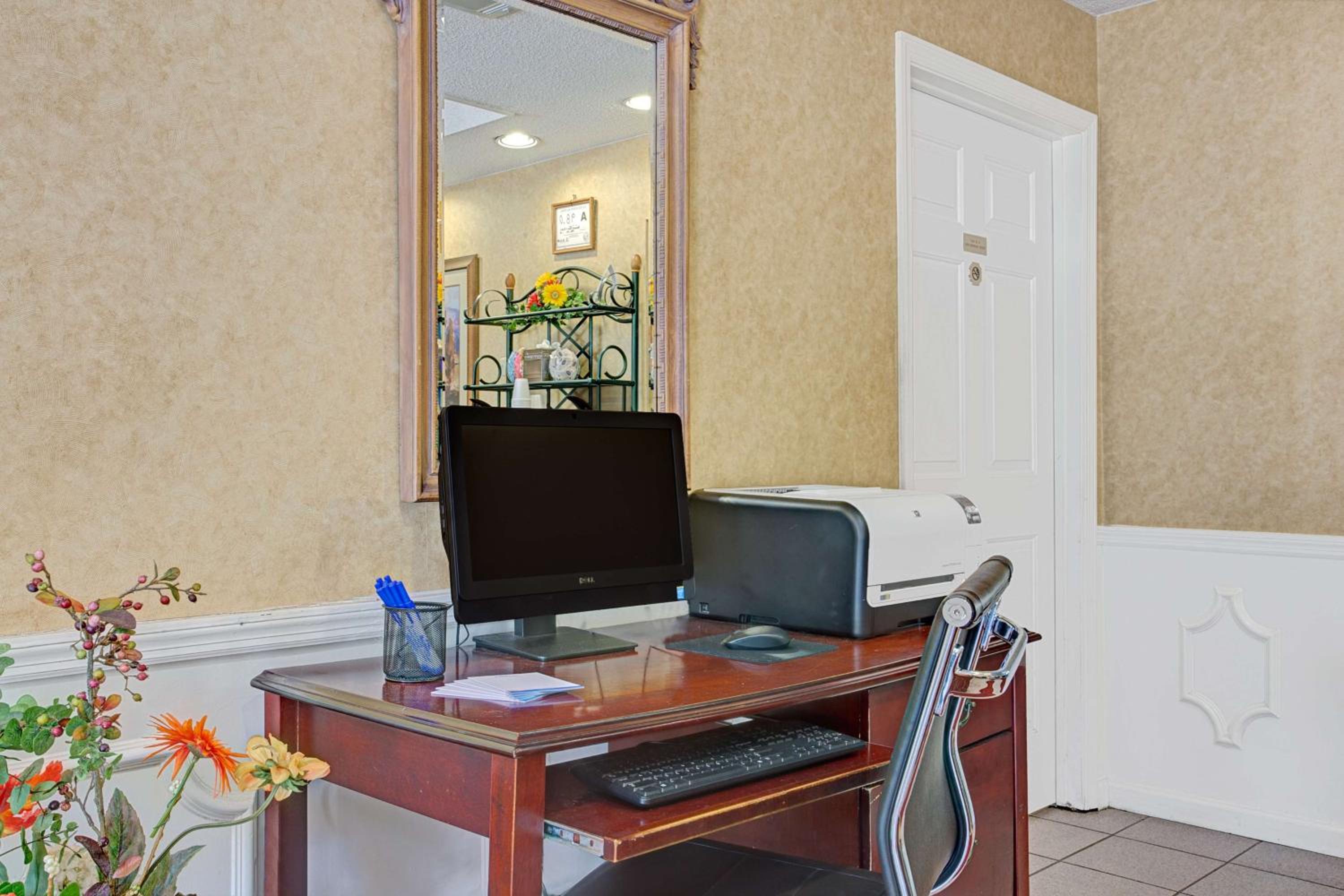 King Room - Non-Smoking - Photo 3