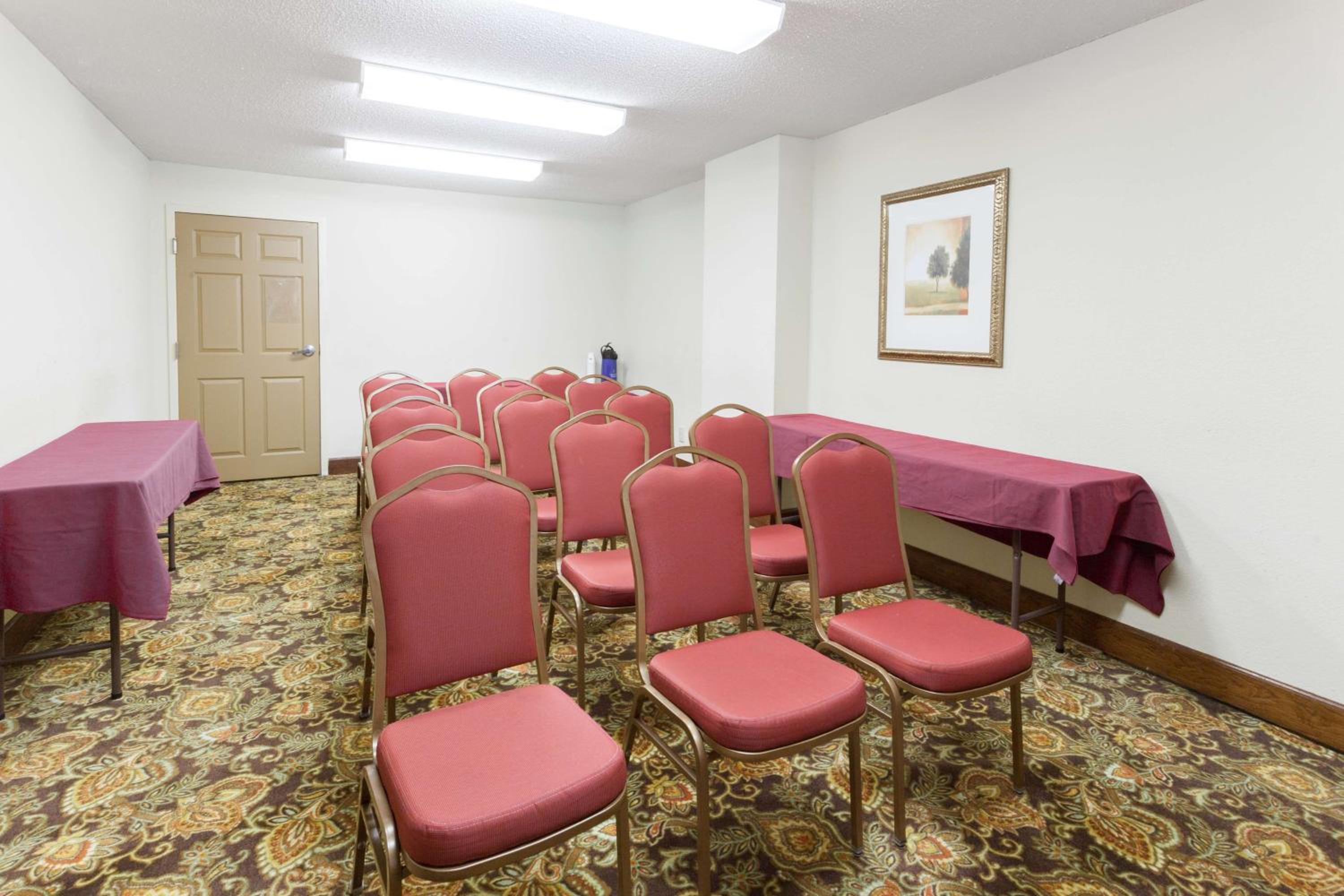 One-Bedroom King Suite - Non-Smoking - Photo 12
