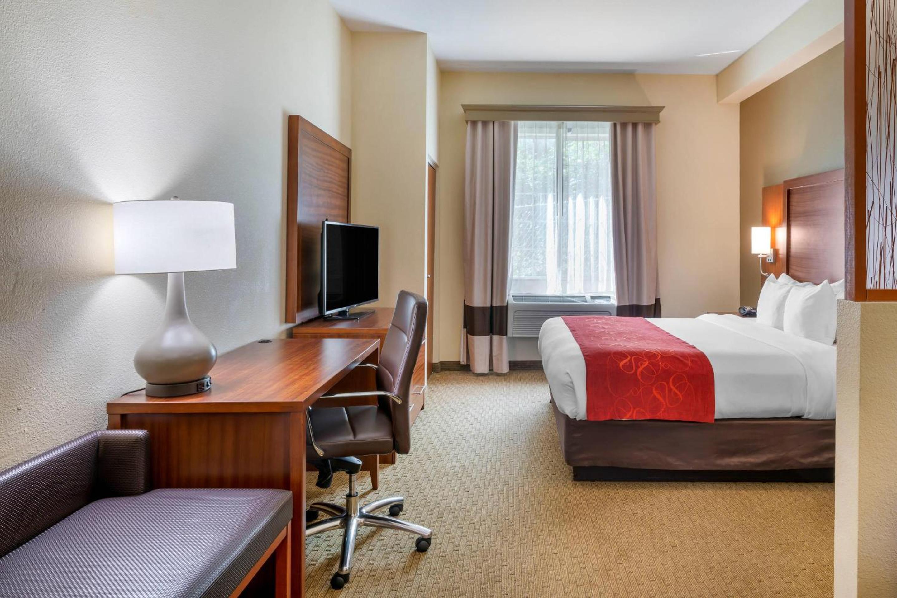 King Suite - Accessible/Non-Smoking - Photo 2