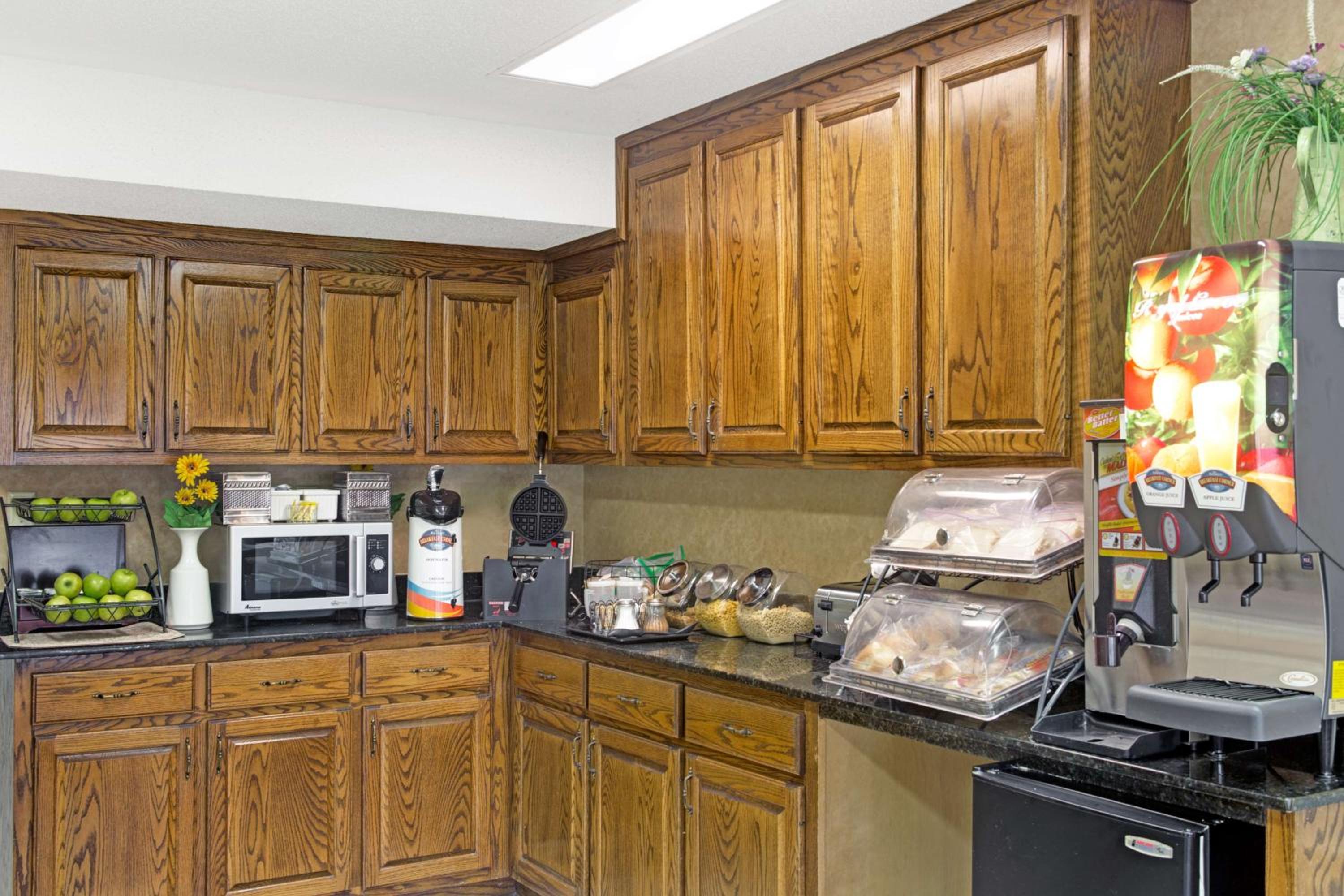 King Room - Non-Smoking - Photo 3