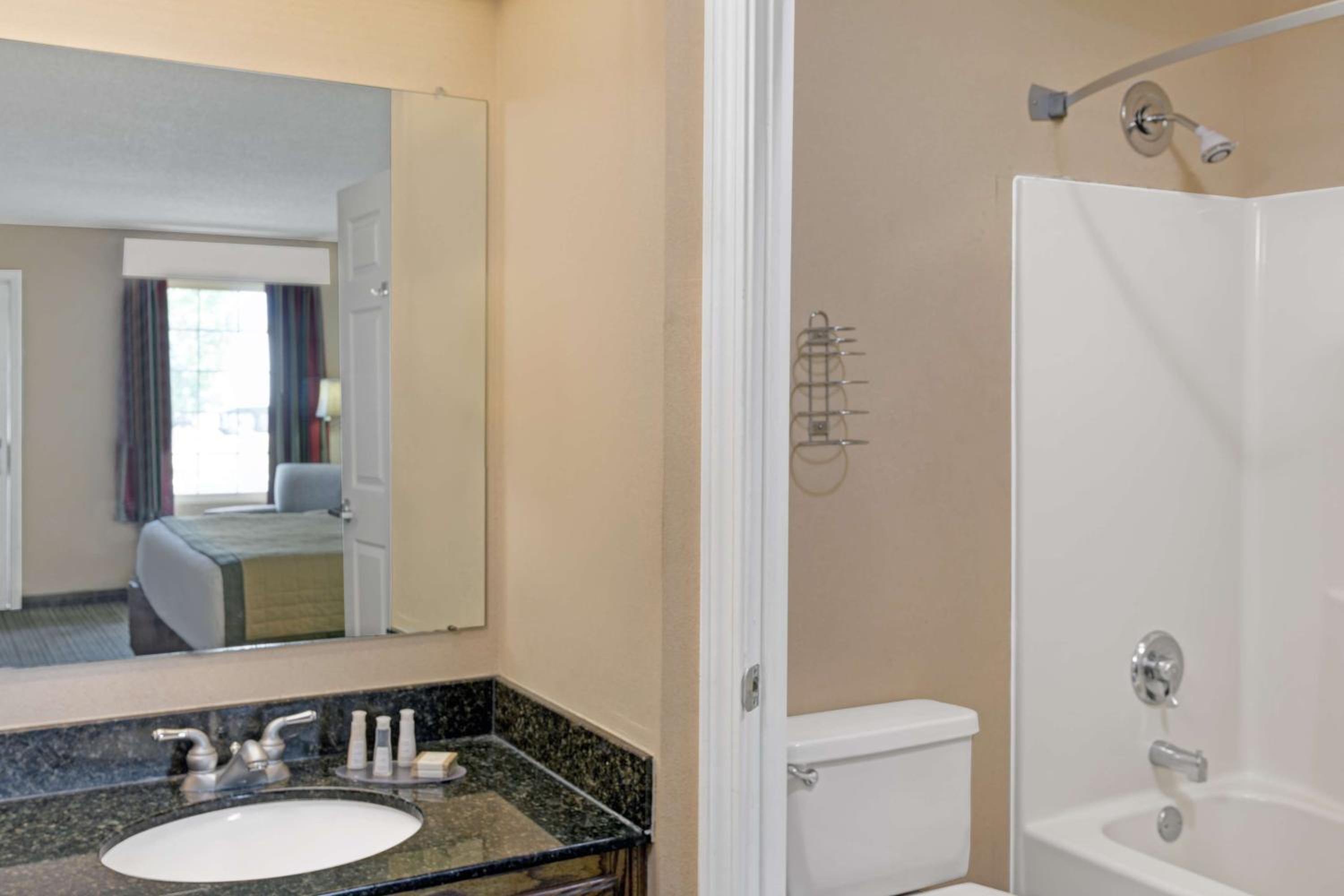 King Room - Non-Smoking - Photo 12