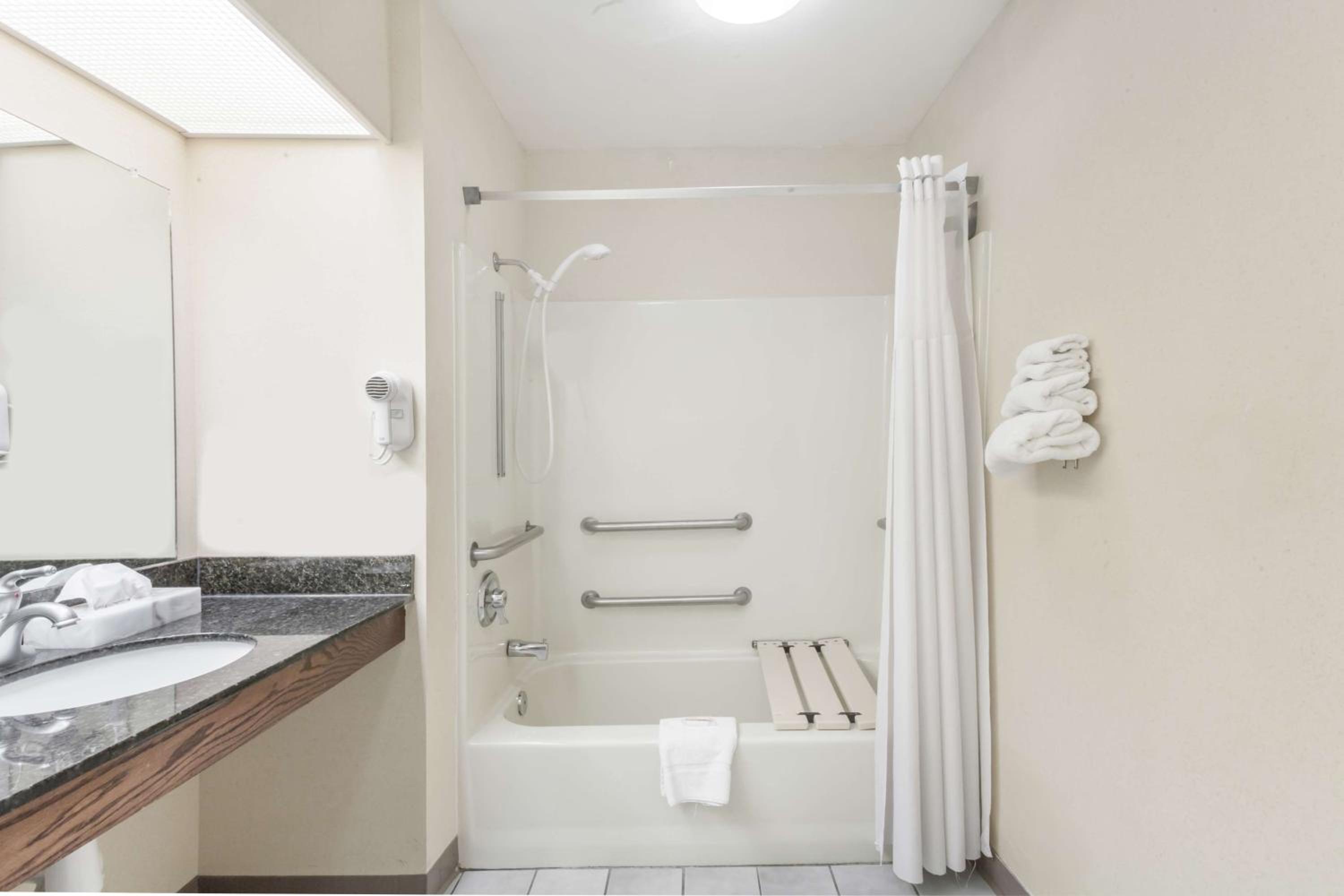 Deluxe Double Room with Two Double Beds - Non-Smoking - Photo 6