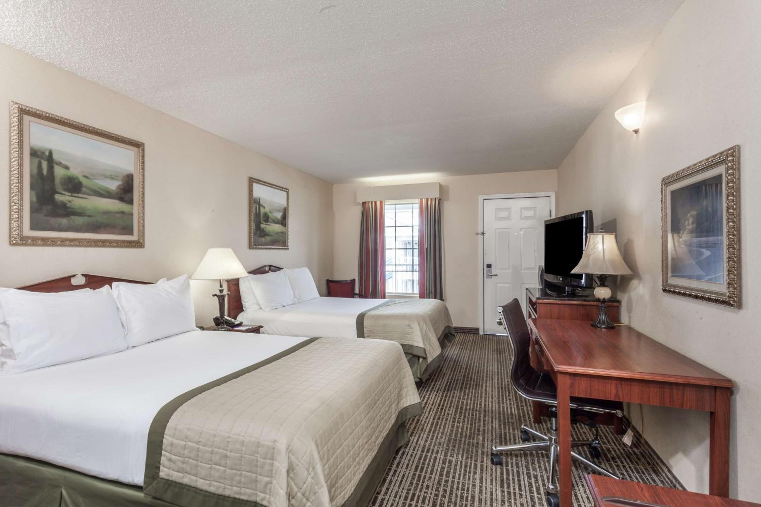 Deluxe Double Room with Two Double Beds - Non-Smoking - Photo 4