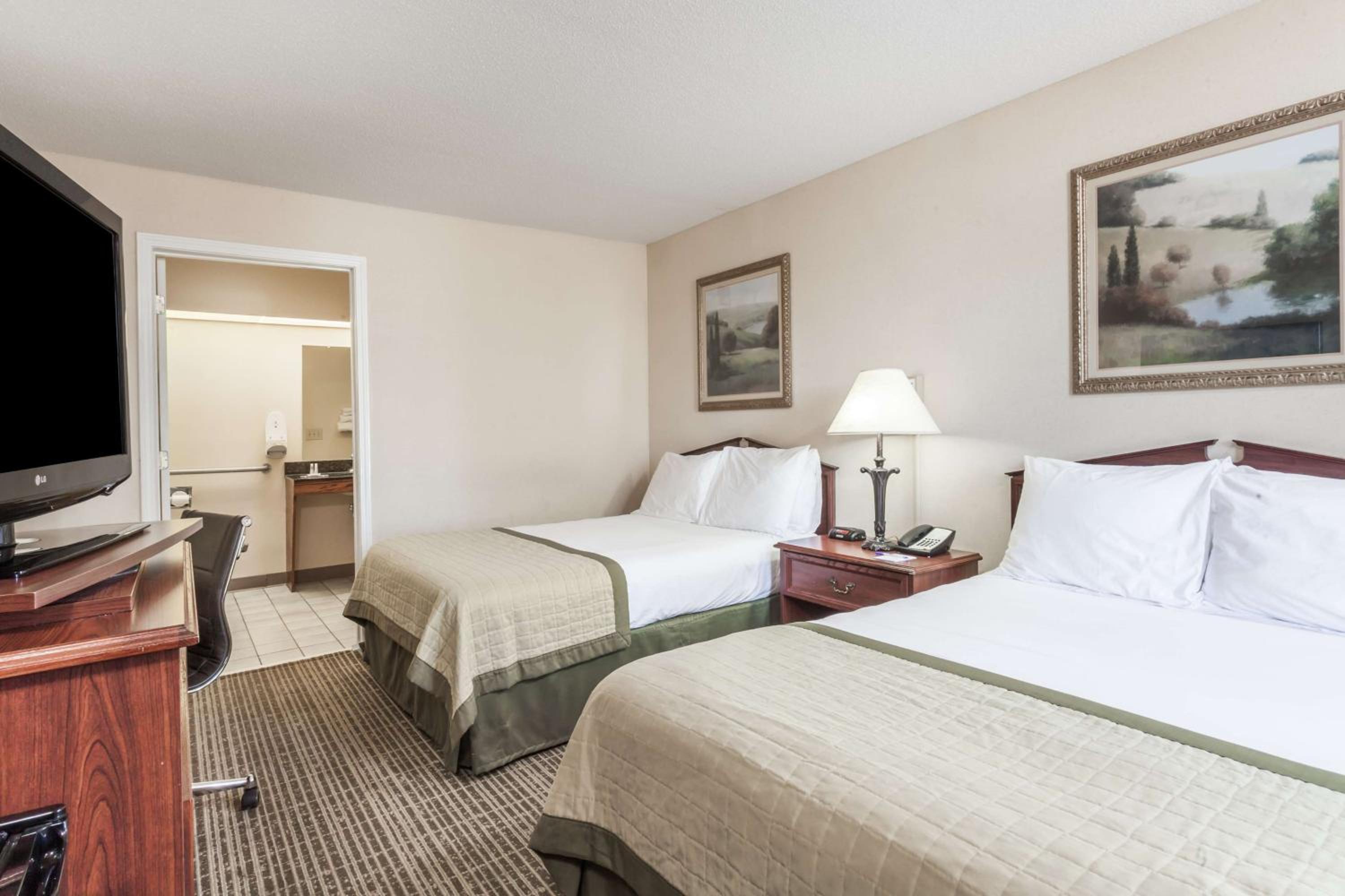 Deluxe Double Room with Two Double Beds - Non-Smoking - Photo 3