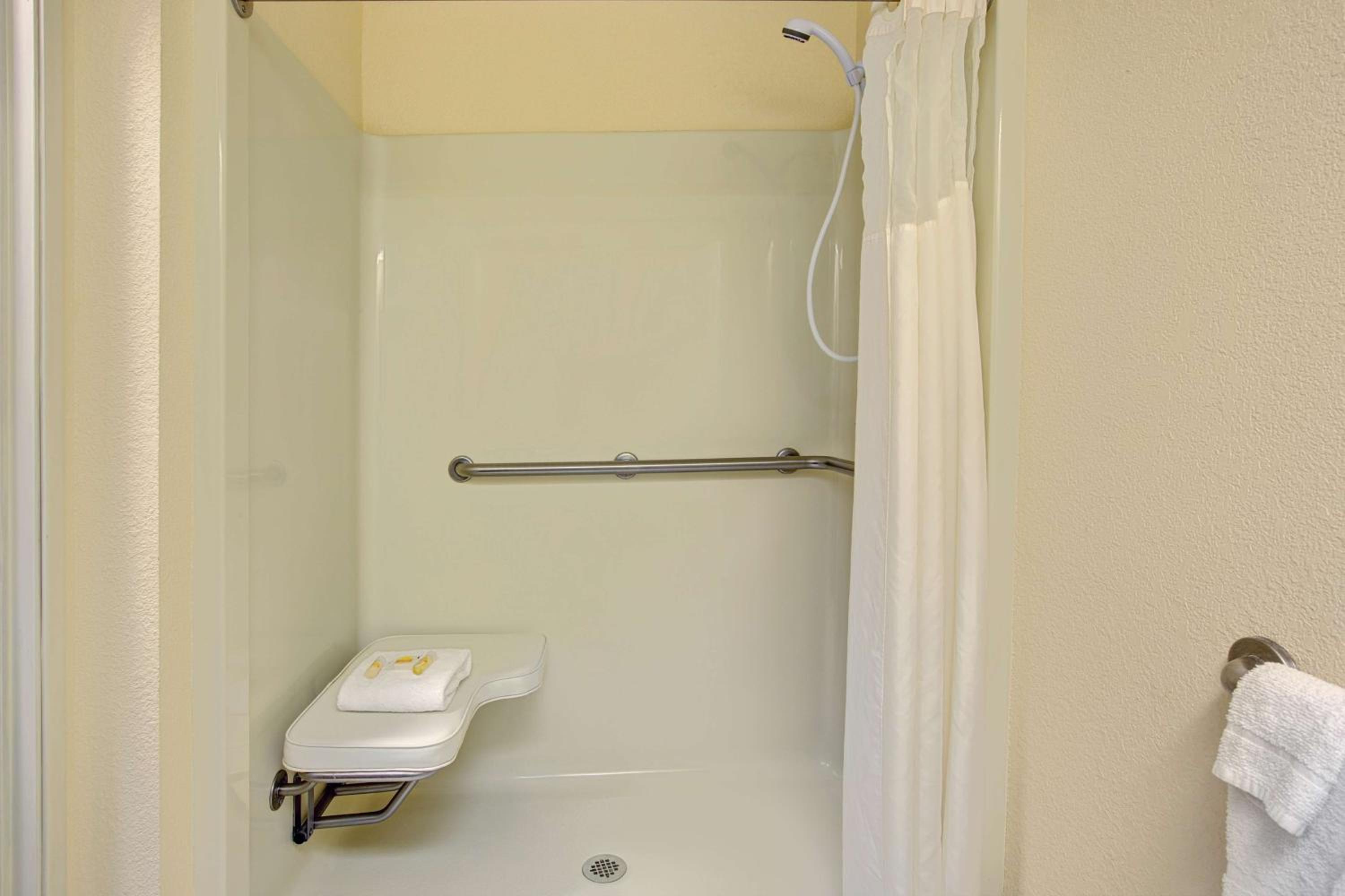 Double Room with Two Double Beds - Non-Smoking - Photo 4