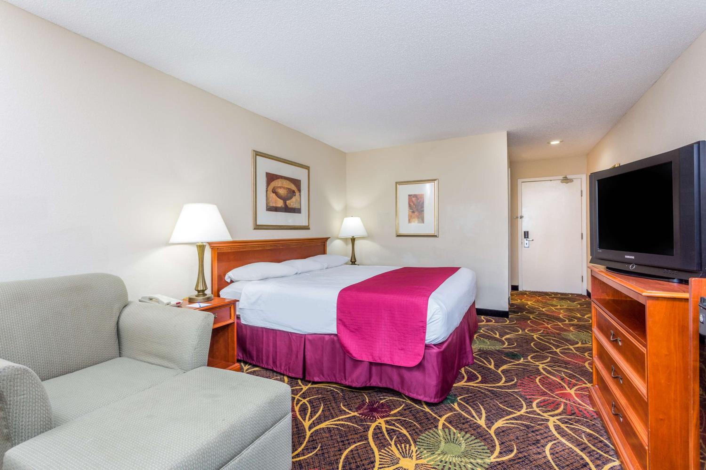 Deluxe King Room - Non-Smoking
