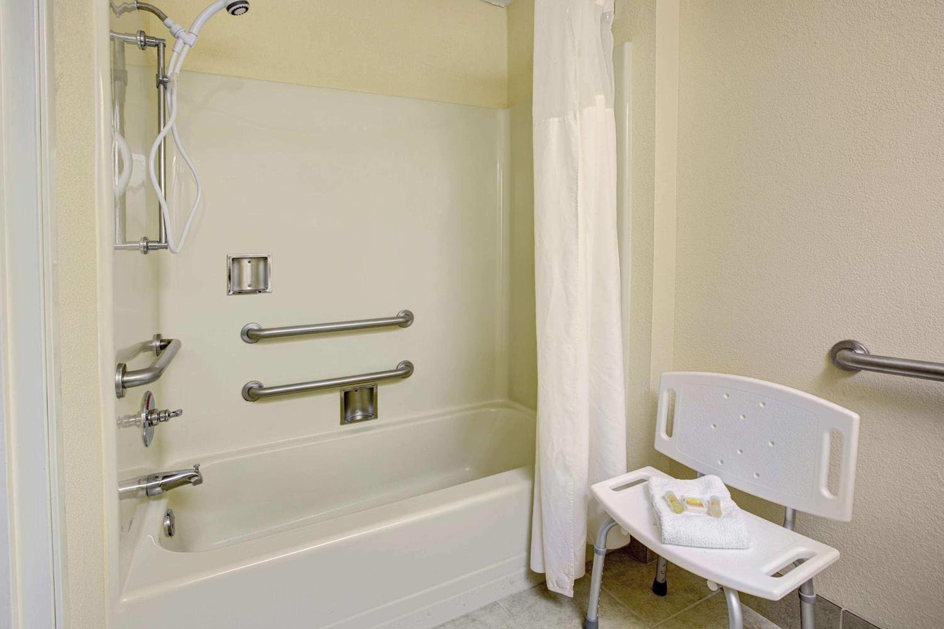 Deluxe Double Room with Two Double Beds - Non-Smoking - Photo 2
