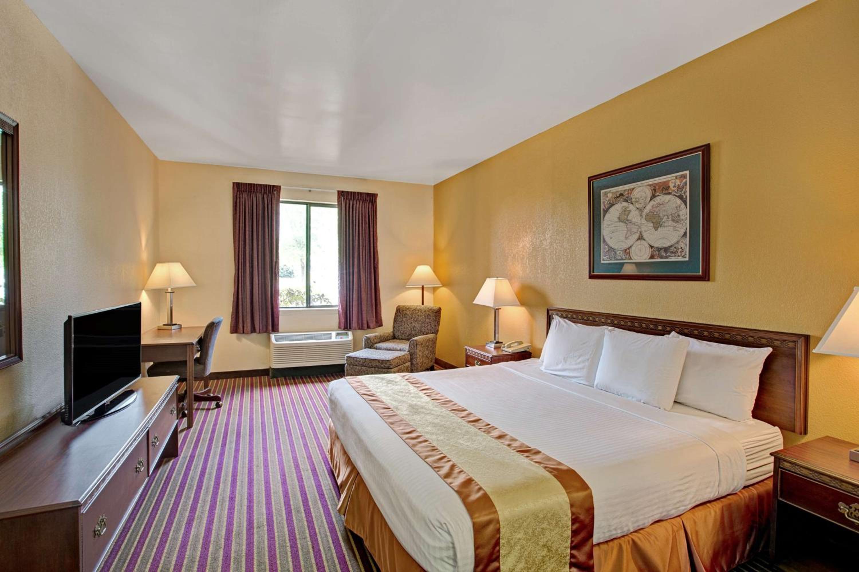 King Room - Non-Smoking - Photo 1