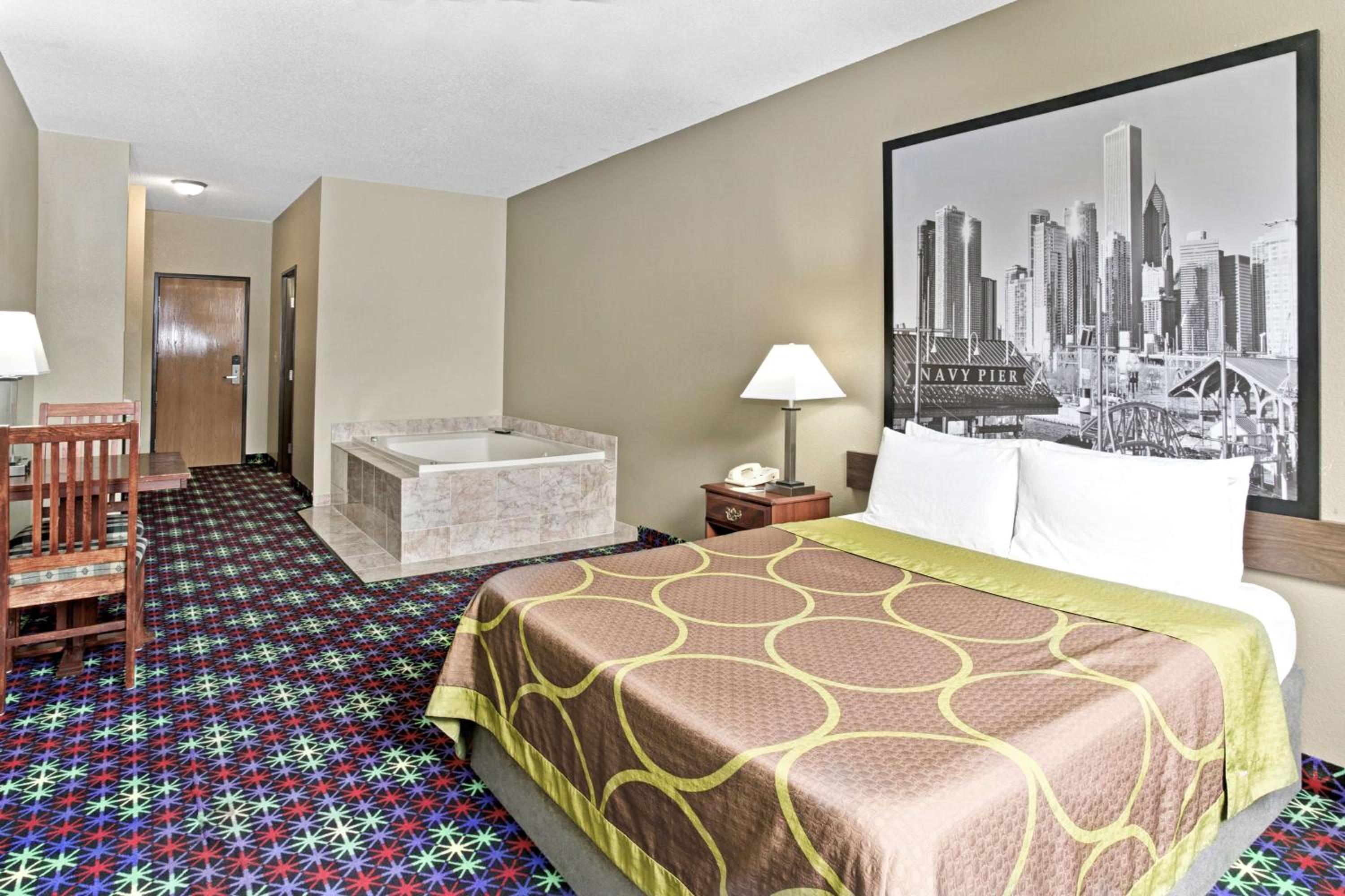 Deluxe Queen Suite - Non-Smoking - Photo 2