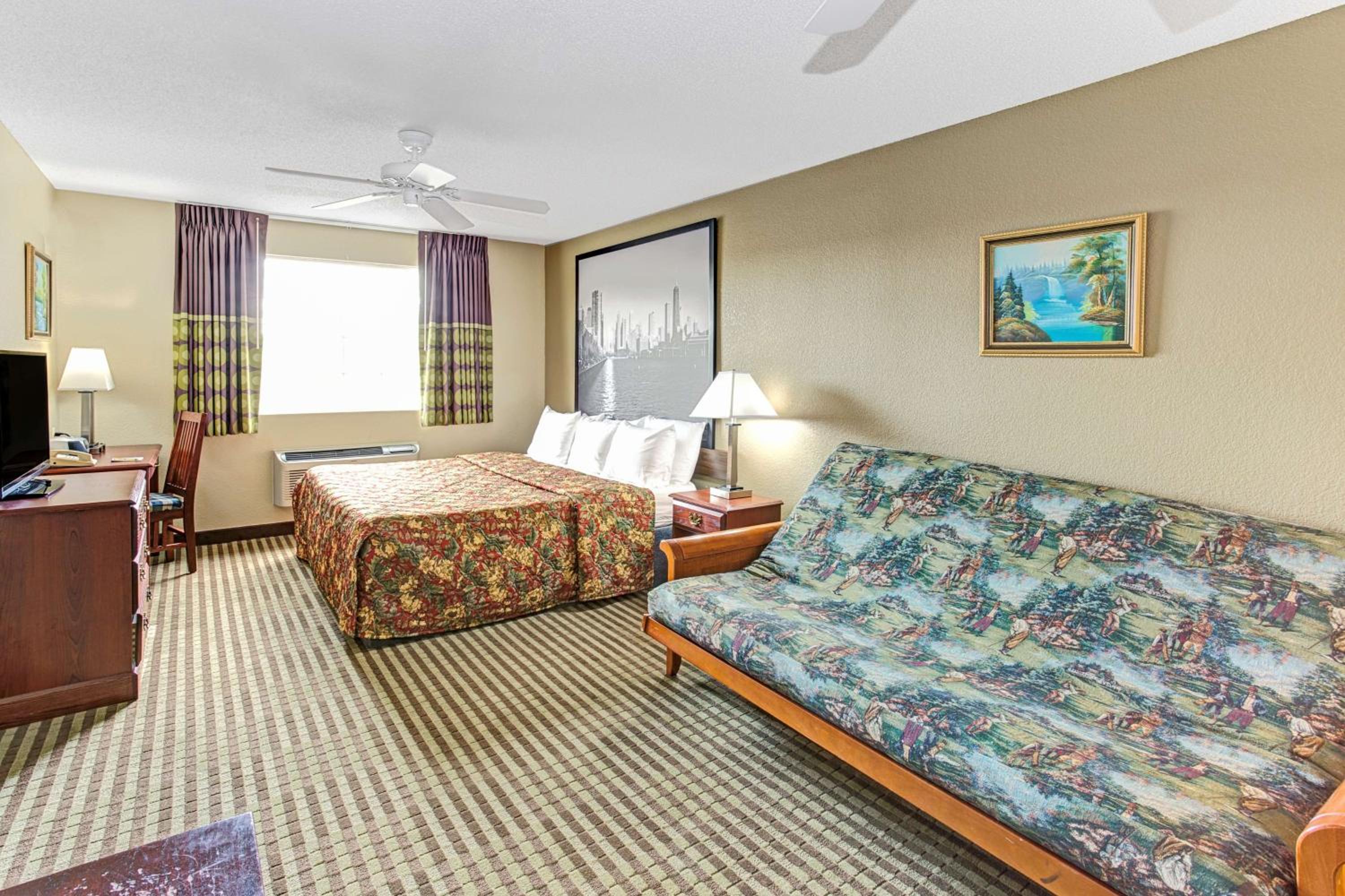 King Suite with Sofa Bed - Non-Smoking photo 1