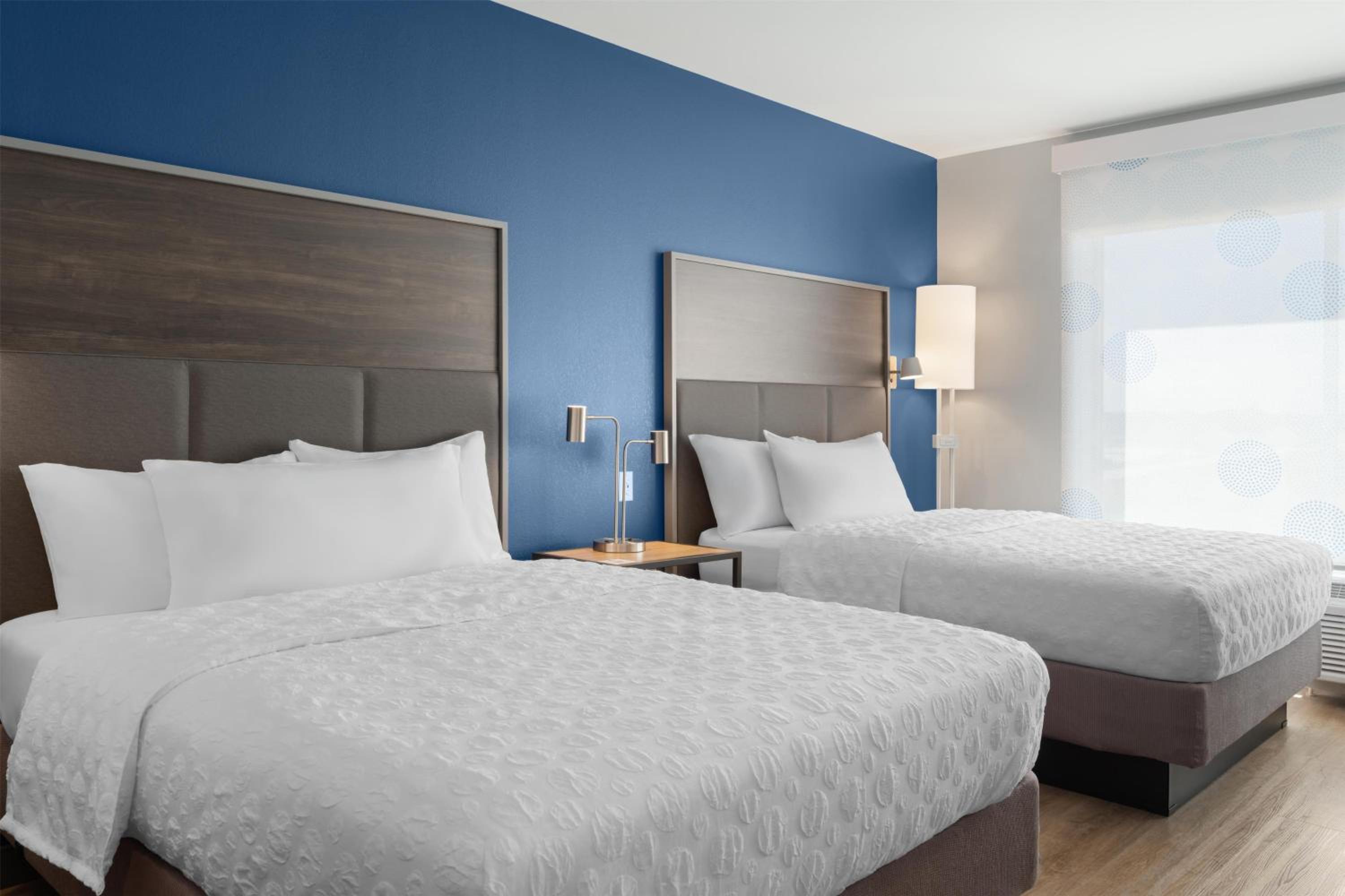 Queen Room with Two Queen Beds and Walk-In Shower - Photo 6
