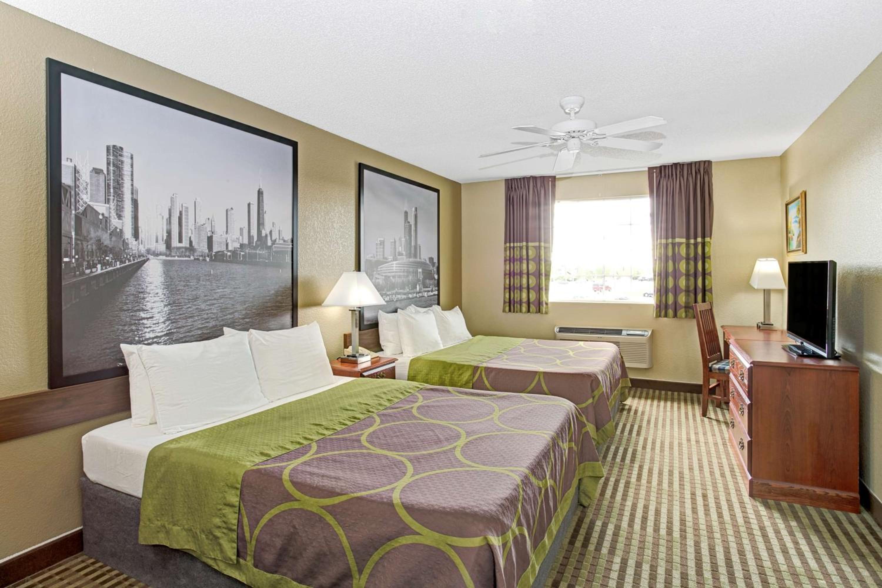 Queen Room with Two Queen Beds - Non-Smoking - Photo 1