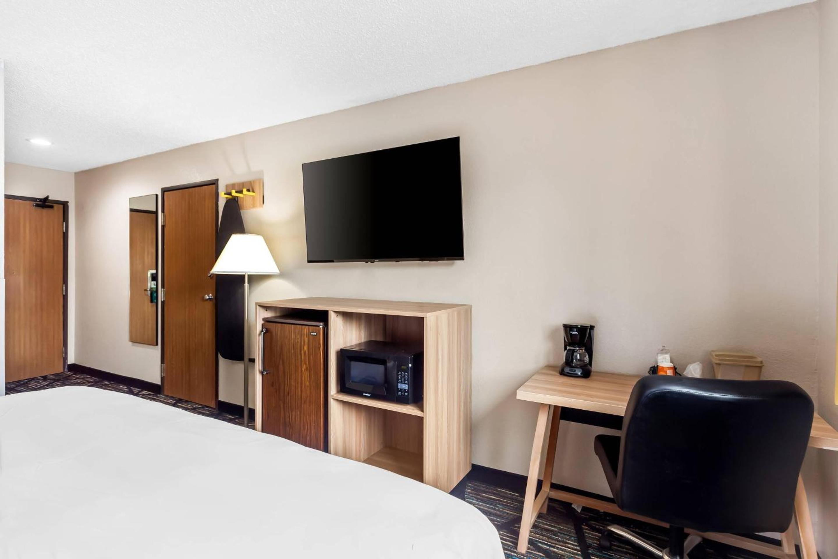 King Room - Non Smoking - Photo 2