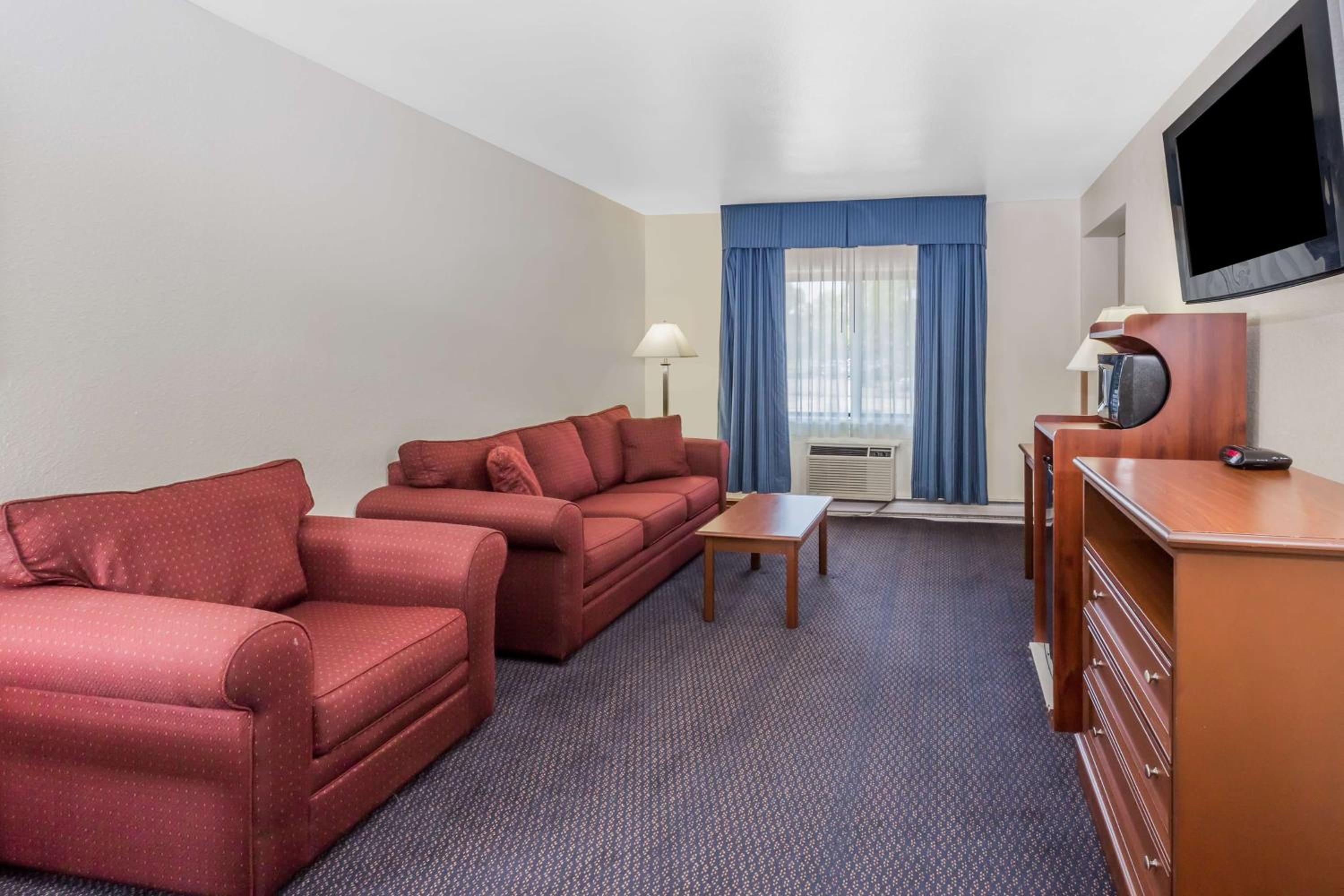 One-Bedroom Suite with Two Queen Beds - Non-Smoking - Photo 1