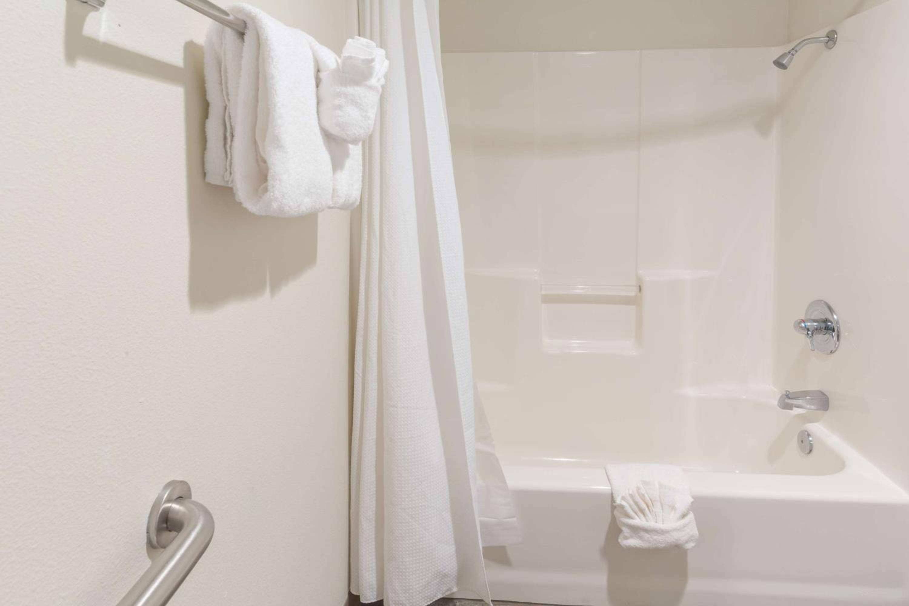 Premium Queen Room with Ocean View (Higher Floor) - Non-Smoking - Photo 2
