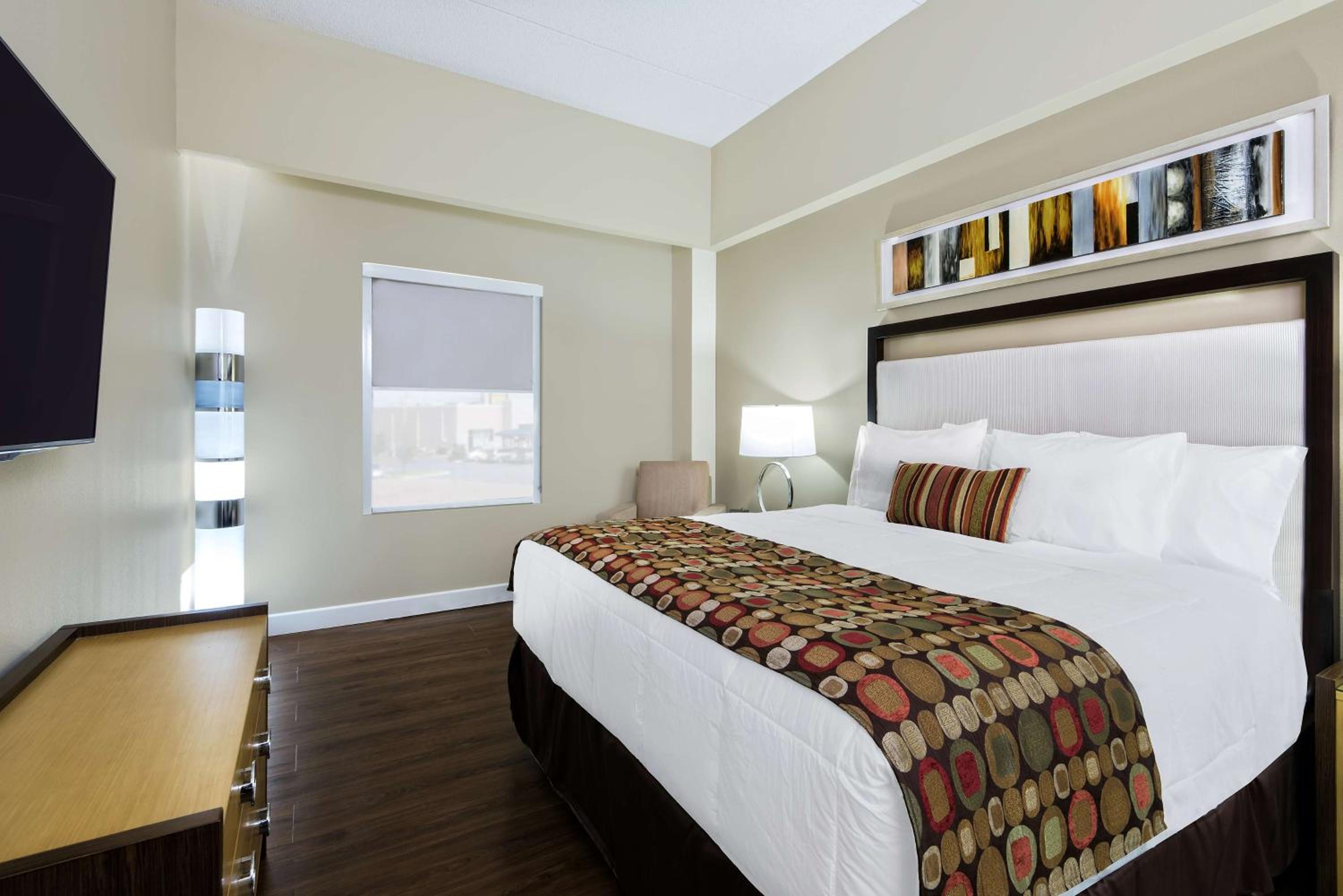 King Suite- Non-Smoking photo 2