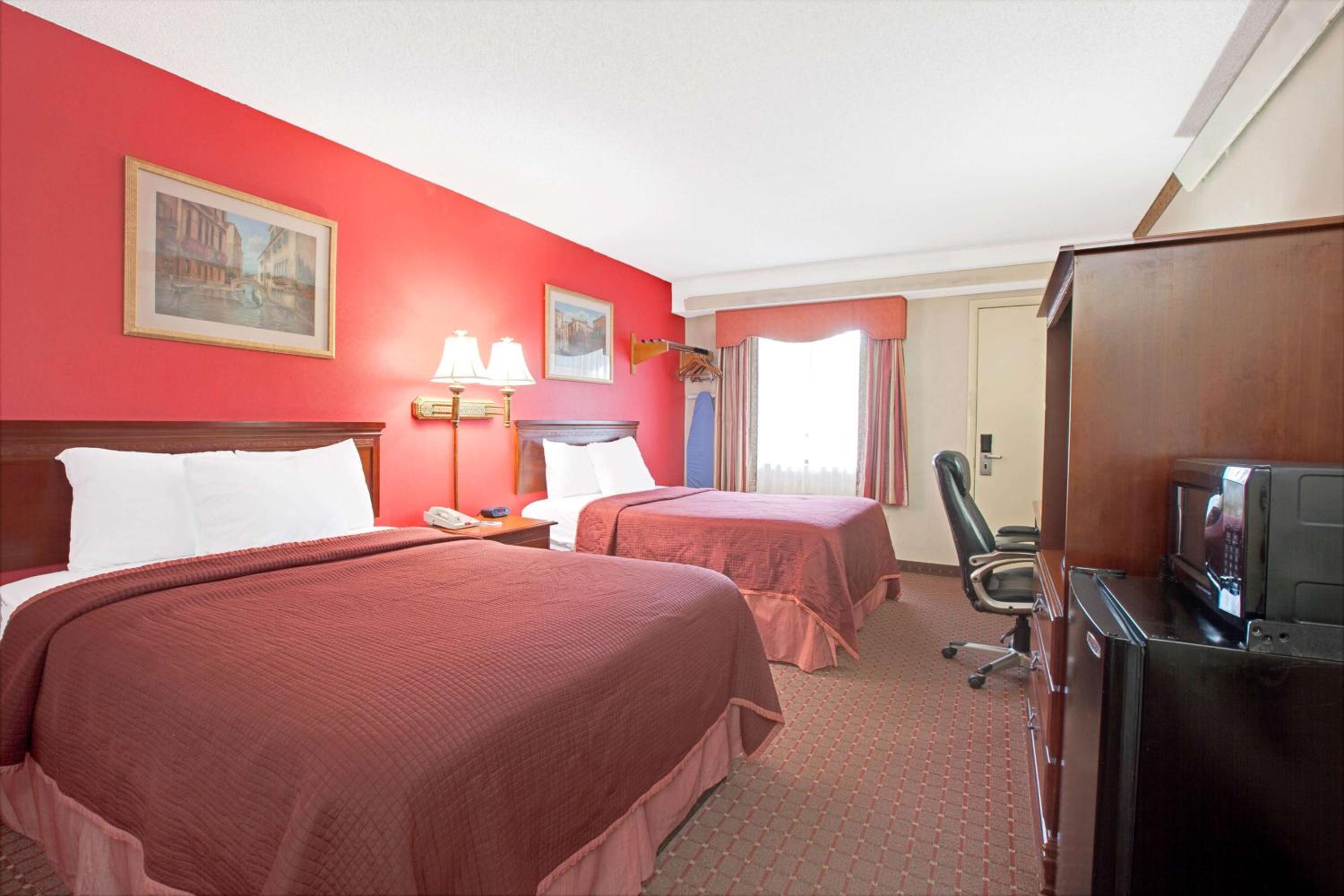 Double Room with Two Double Beds - Smoking photo 1