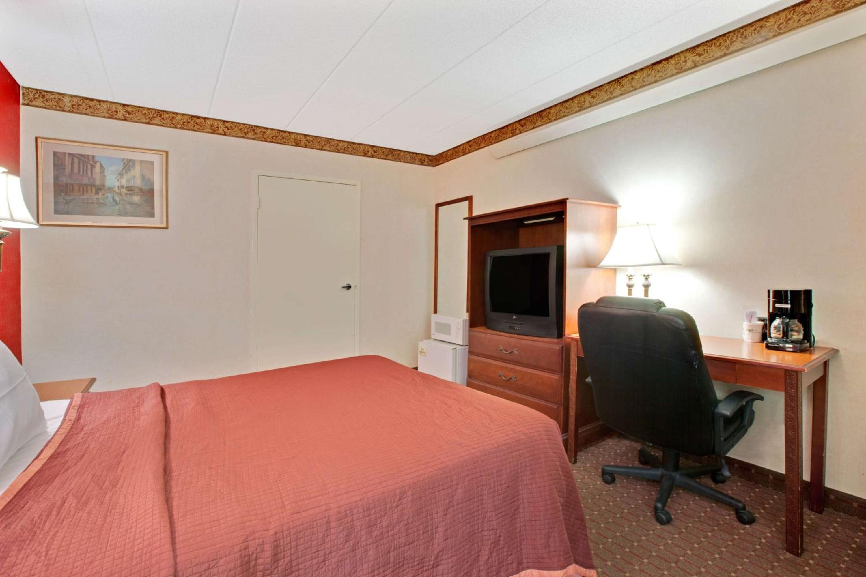 Standard King Room - Smoking photo 2