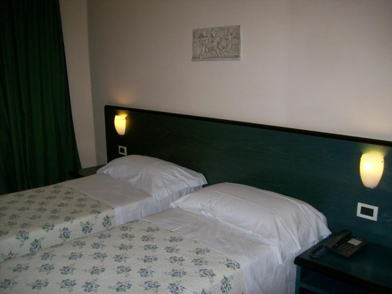 Standard Twin Room photo 3
