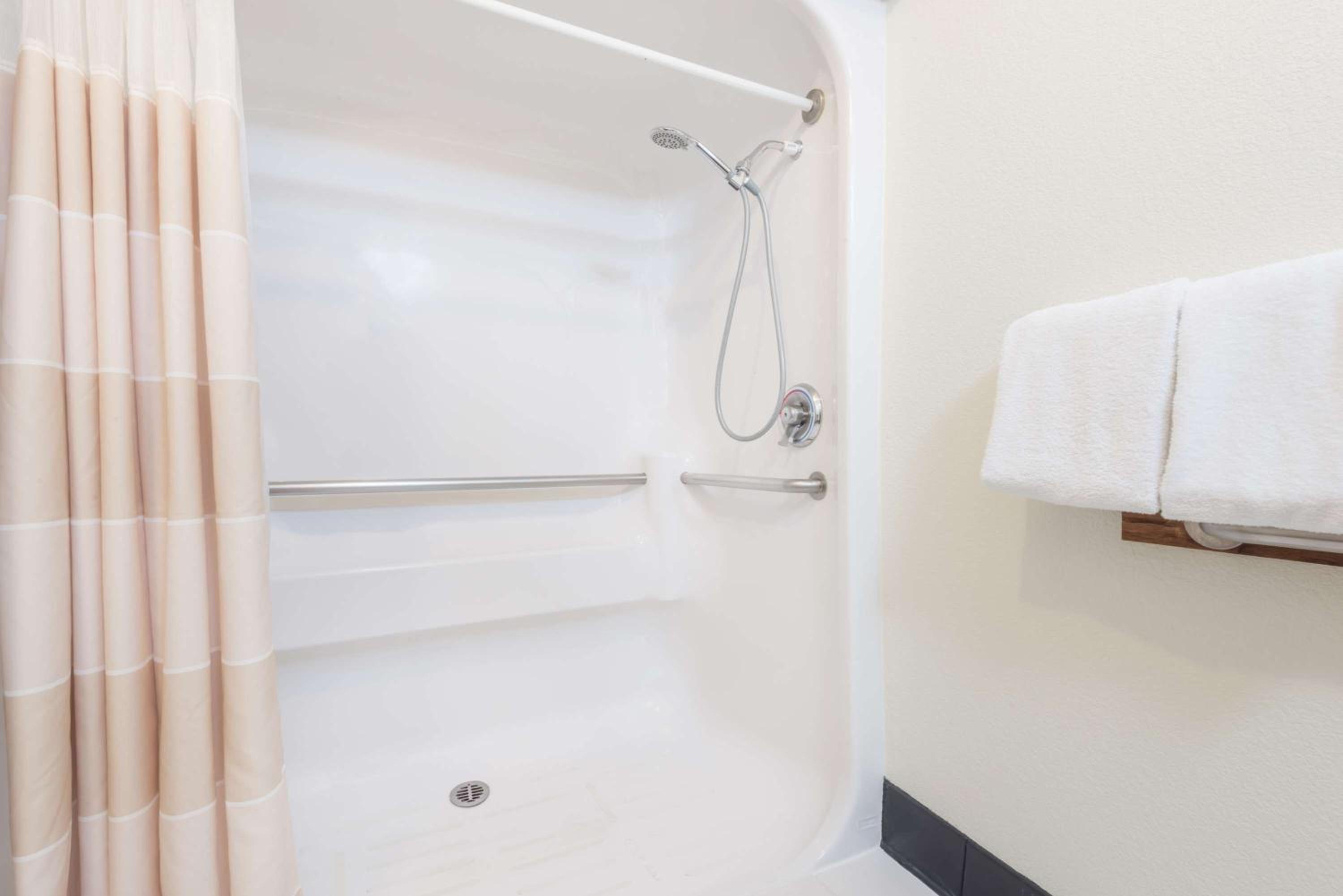 King Room - Disability Access/Non-Smoking - Photo 4