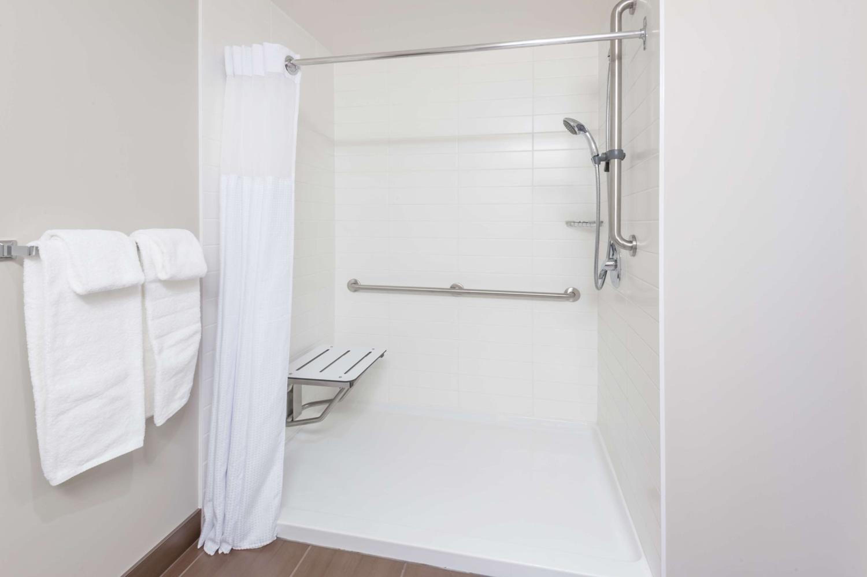Microtel Inn & Suites by Wyndham Fort Saint John, Photo 5