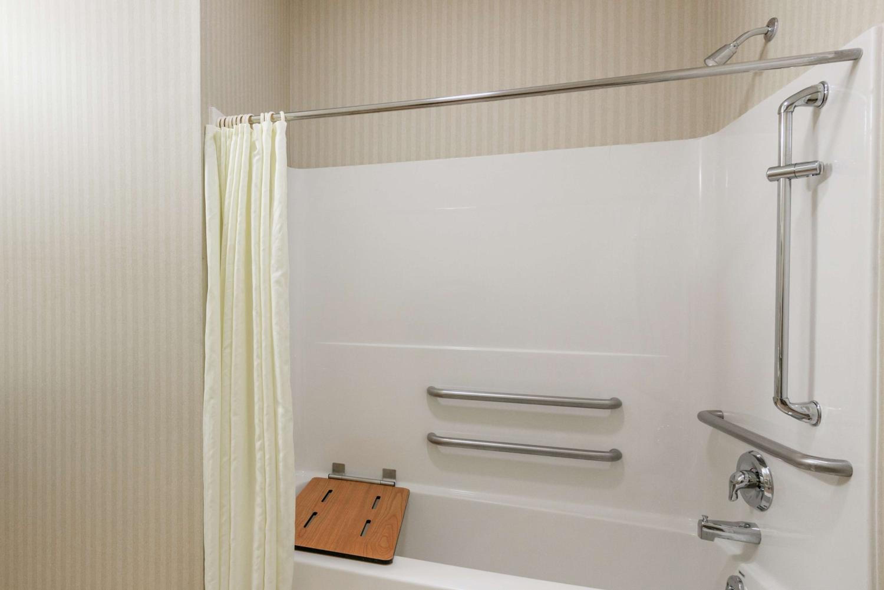 King Room - Disability Access/Non-Smoking - Photo 2