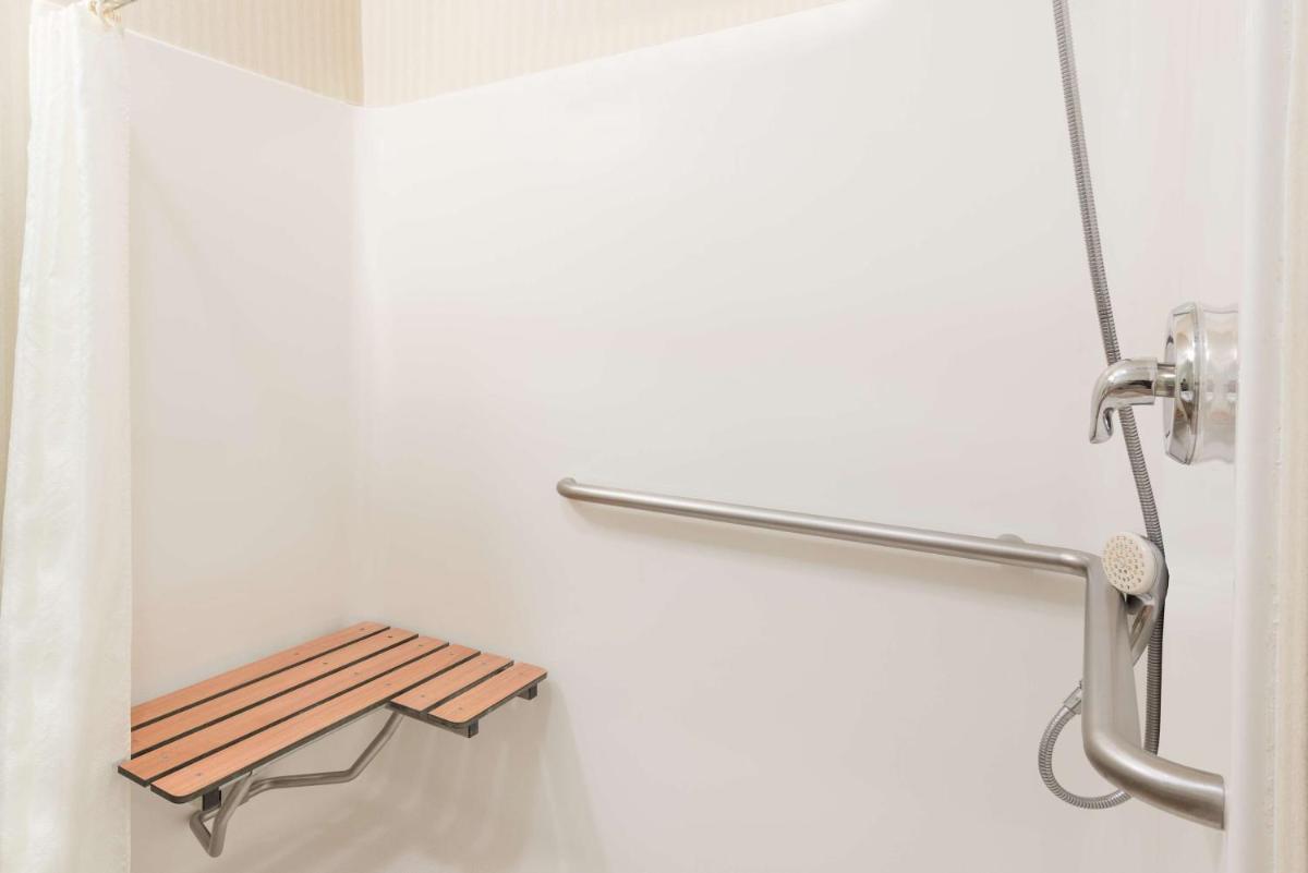 King Room - Disability Access/Non-Smoking - Photo 3