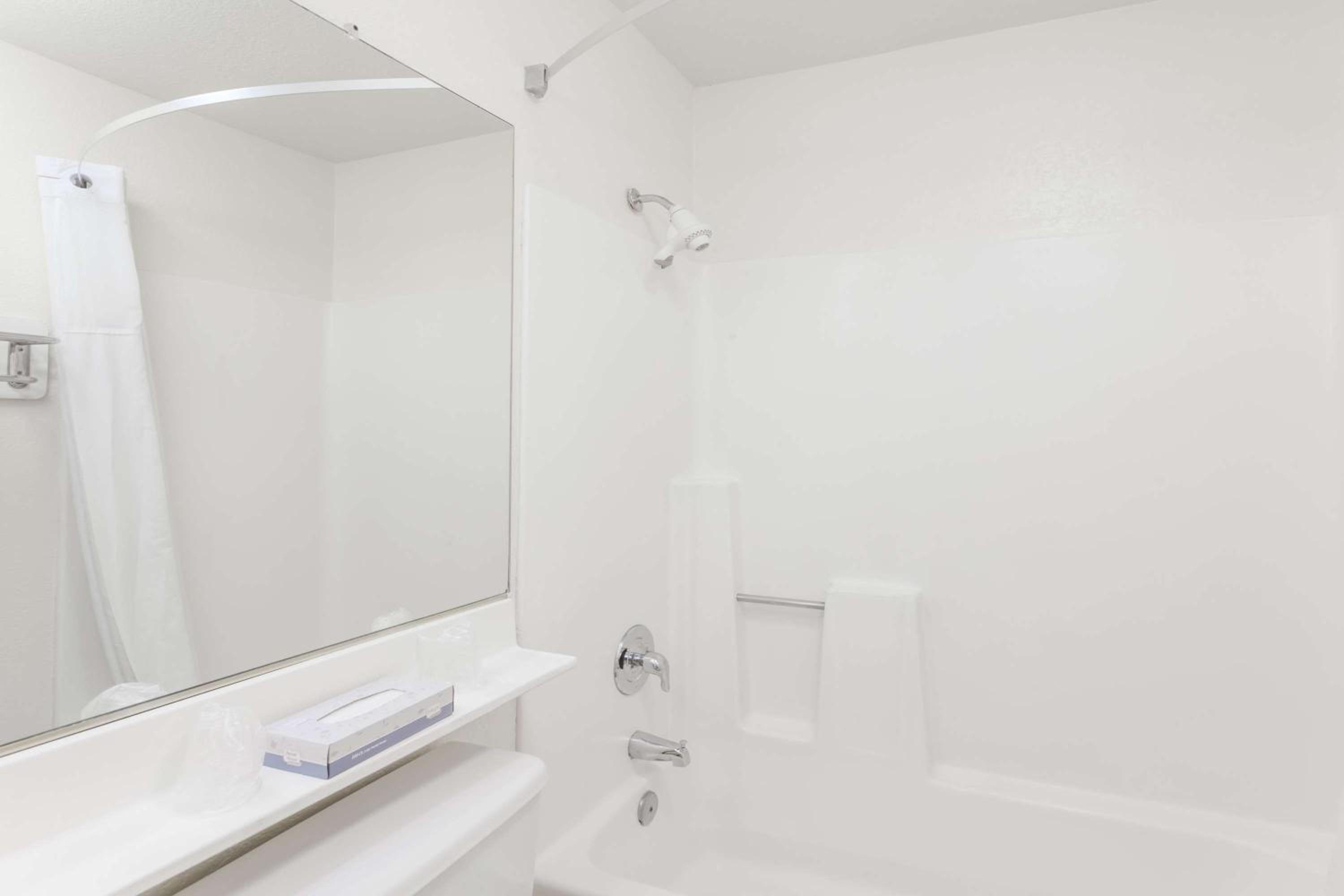 Double Room with Two Double Beds - Non-Smoking - Photo 2