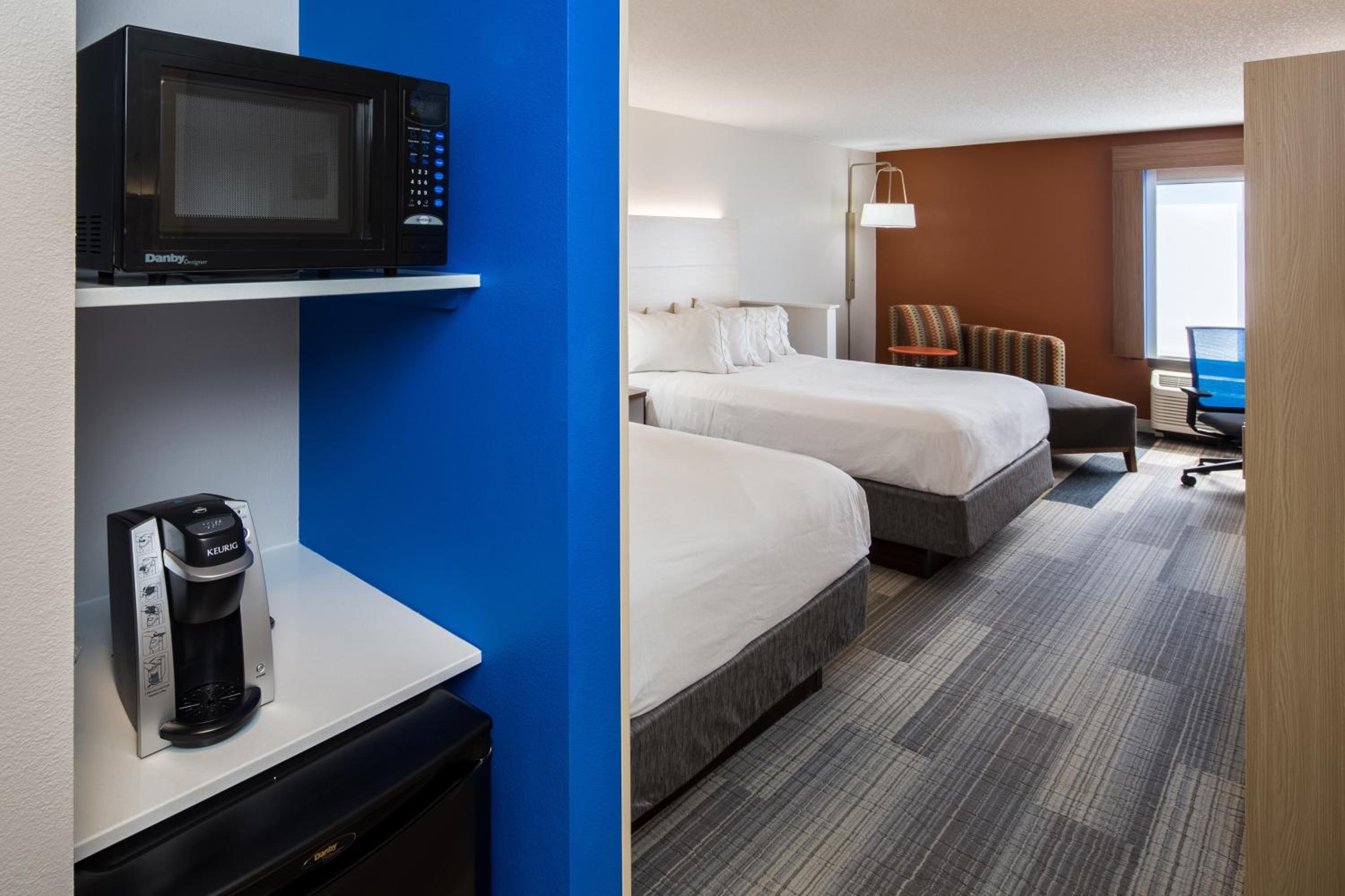 Standard Queen Room with Two Queen Beds - Extra Floor Space - Photo 1