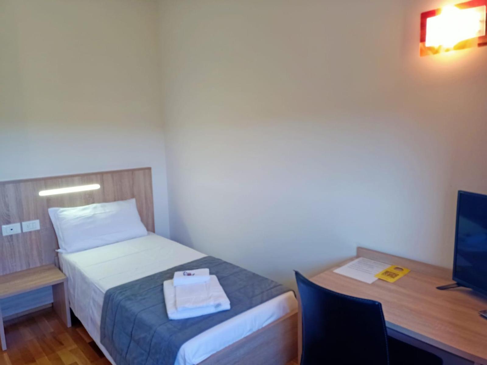 Single Room photo 3