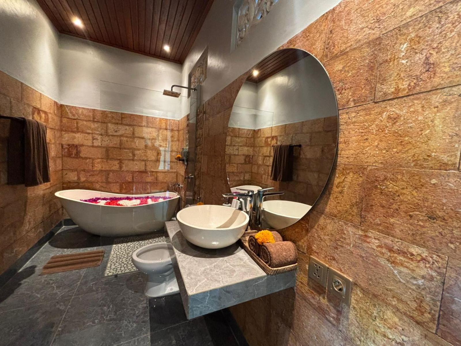 One-Bedroom Villa - Photo 3