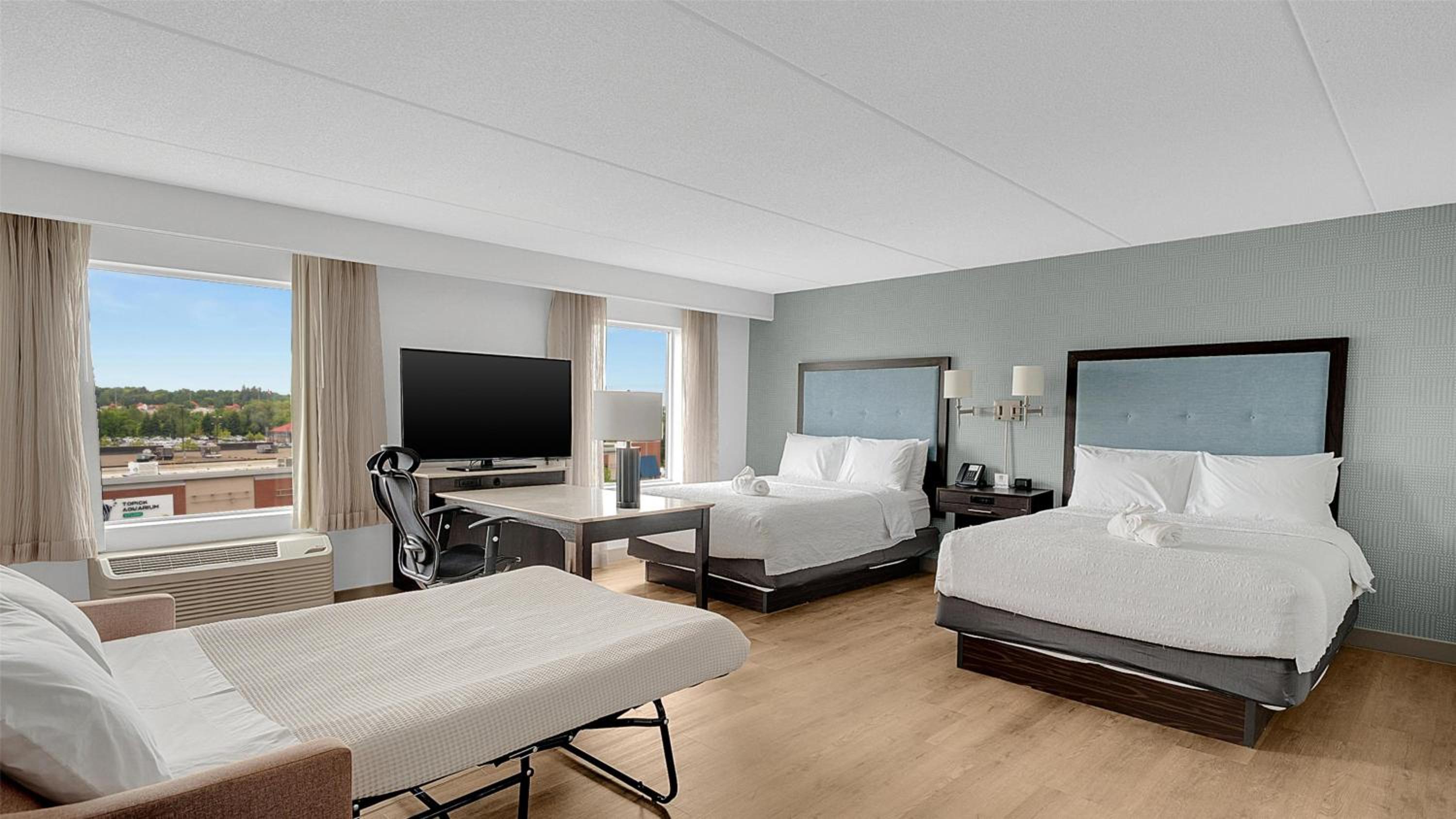 Queen Studio Suite with Two Queen Beds - Non-Smoking photo 2