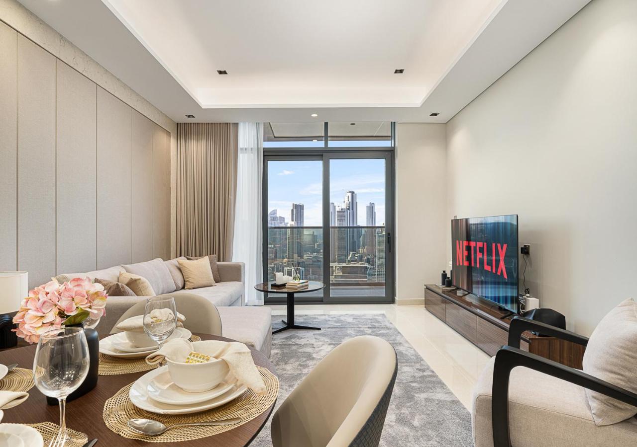 Four-Bedroom Apartment with Balcony  photo 2